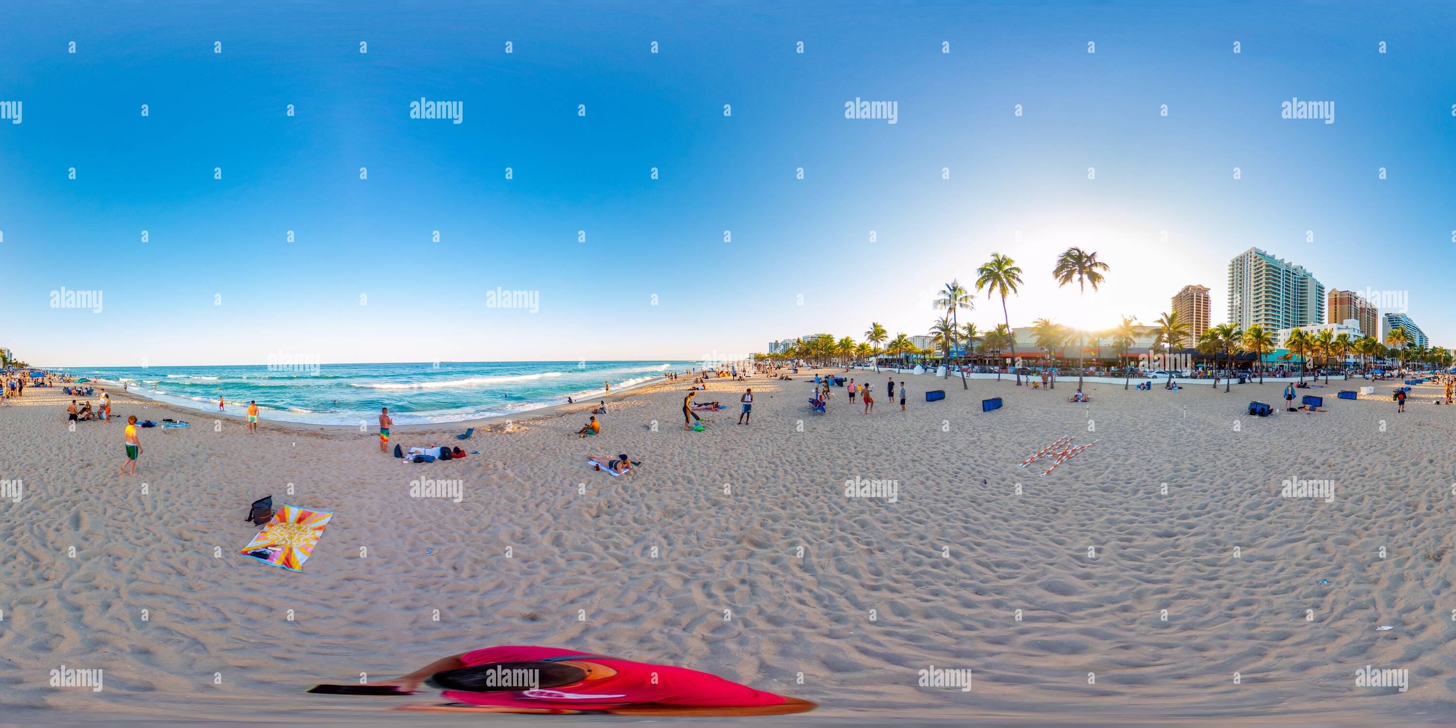 Visualizzazione panoramica a 360 gradi di Fort Lauderdale, FL, Stati Uniti d'America - 27 marzo 2022: 360 foto sferiche di vr Fort Lauderdale Beach durante la pausa primaverile del college 2022