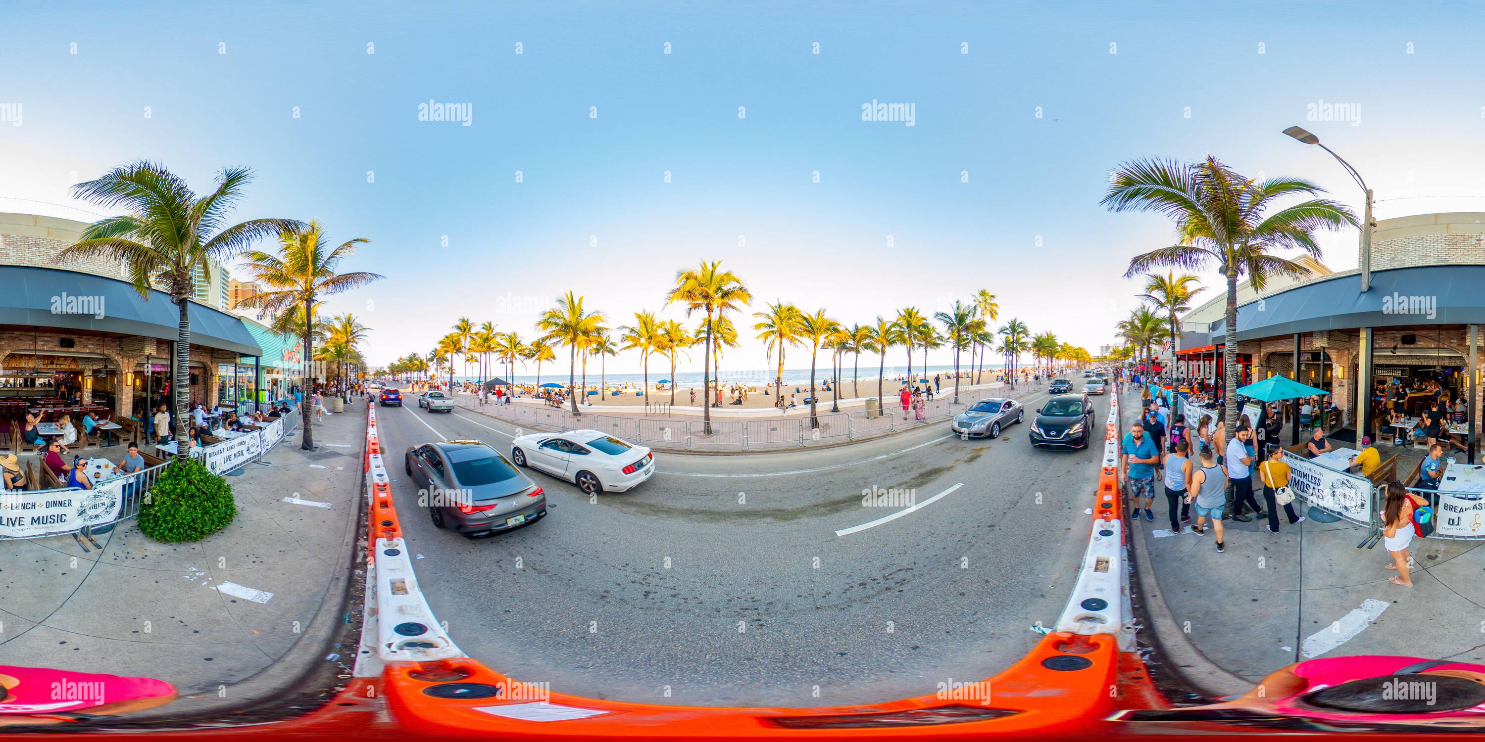 Visualizzazione panoramica a 360 gradi di Fort Lauderdale, FL, Stati Uniti d'America - 27 marzo 2022: 360 foto sferiche di vr Fort Lauderdale Beach durante la pausa primaverile del college 2022