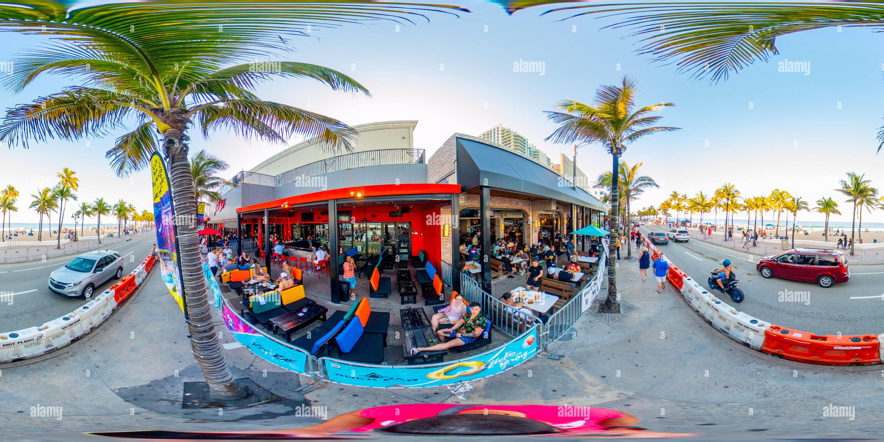 Visualizzazione panoramica a 360 gradi di Fort Lauderdale, FL, Stati Uniti d'America - 27 marzo 2022: 360 foto sferiche di vr Fort Lauderdale Beach durante la pausa primaverile del college 2022