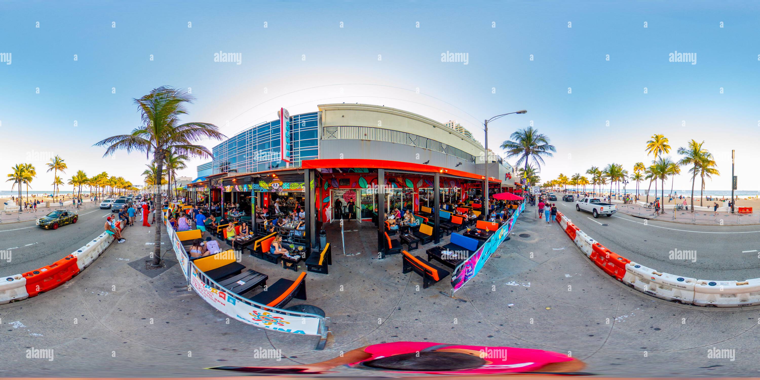 Visualizzazione panoramica a 360 gradi di Fort Lauderdale, FL, Stati Uniti d'America - 27 marzo 2022: 360 foto sferiche di vr Fort Lauderdale Beach durante la pausa primaverile del college 2022