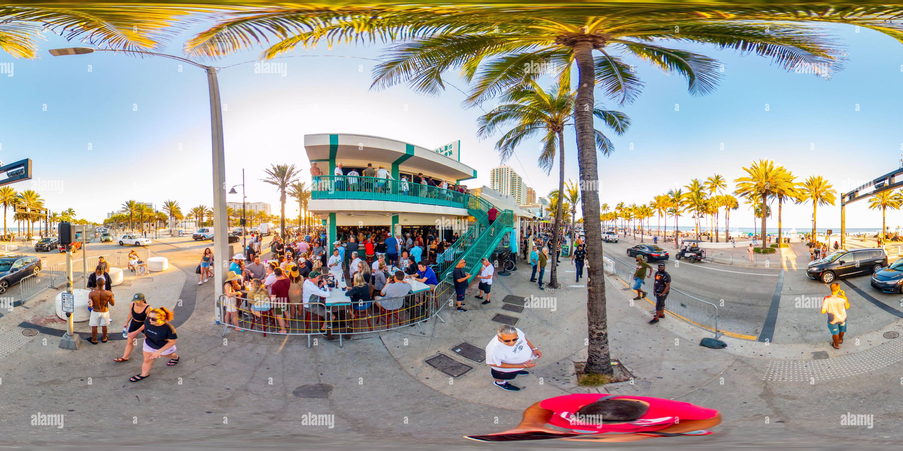 Visualizzazione panoramica a 360 gradi di Fort Lauderdale, FL, Stati Uniti d'America - 27 marzo 2022: 360 foto sferiche di vr Fort Lauderdale Beach durante la pausa primaverile del college 2022