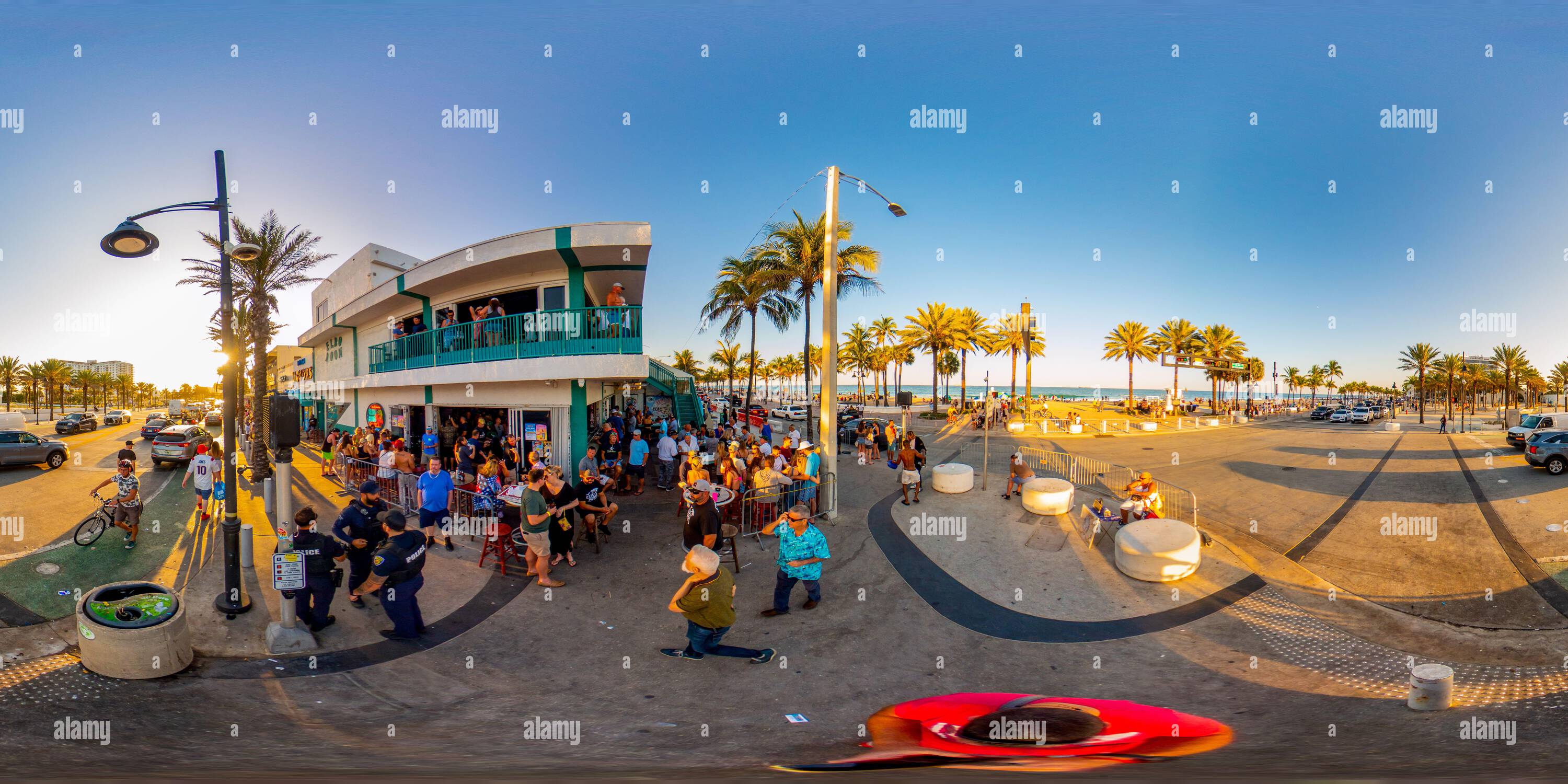 Visualizzazione panoramica a 360 gradi di Fort Lauderdale, FL, Stati Uniti d'America - 27 marzo 2022: 360 foto sferiche di vr Fort Lauderdale Beach durante la pausa primaverile del college 2022