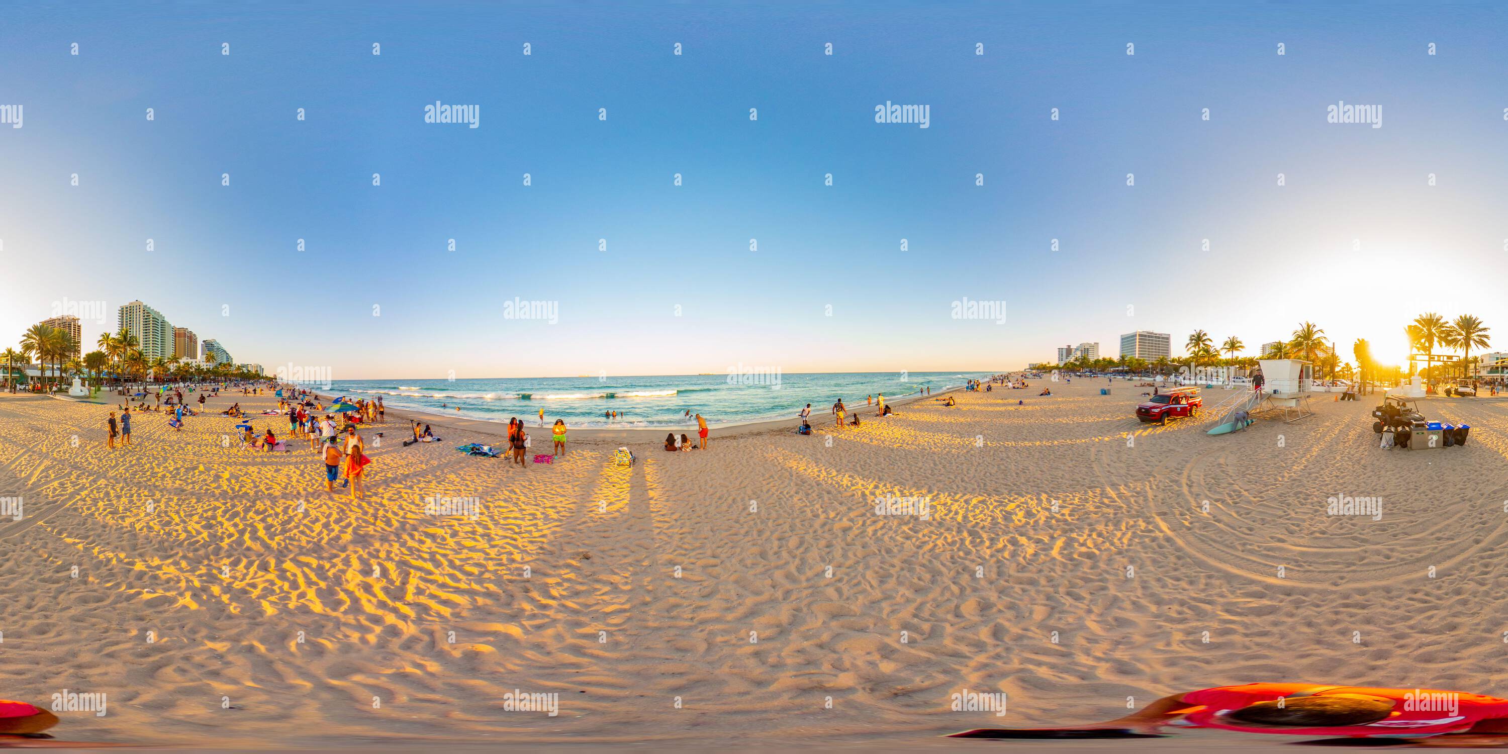 Visualizzazione panoramica a 360 gradi di Fort Lauderdale, FL, Stati Uniti d'America - 27 marzo 2022: 360 foto sferiche di vr Fort Lauderdale Beach durante la pausa primaverile del college 2022