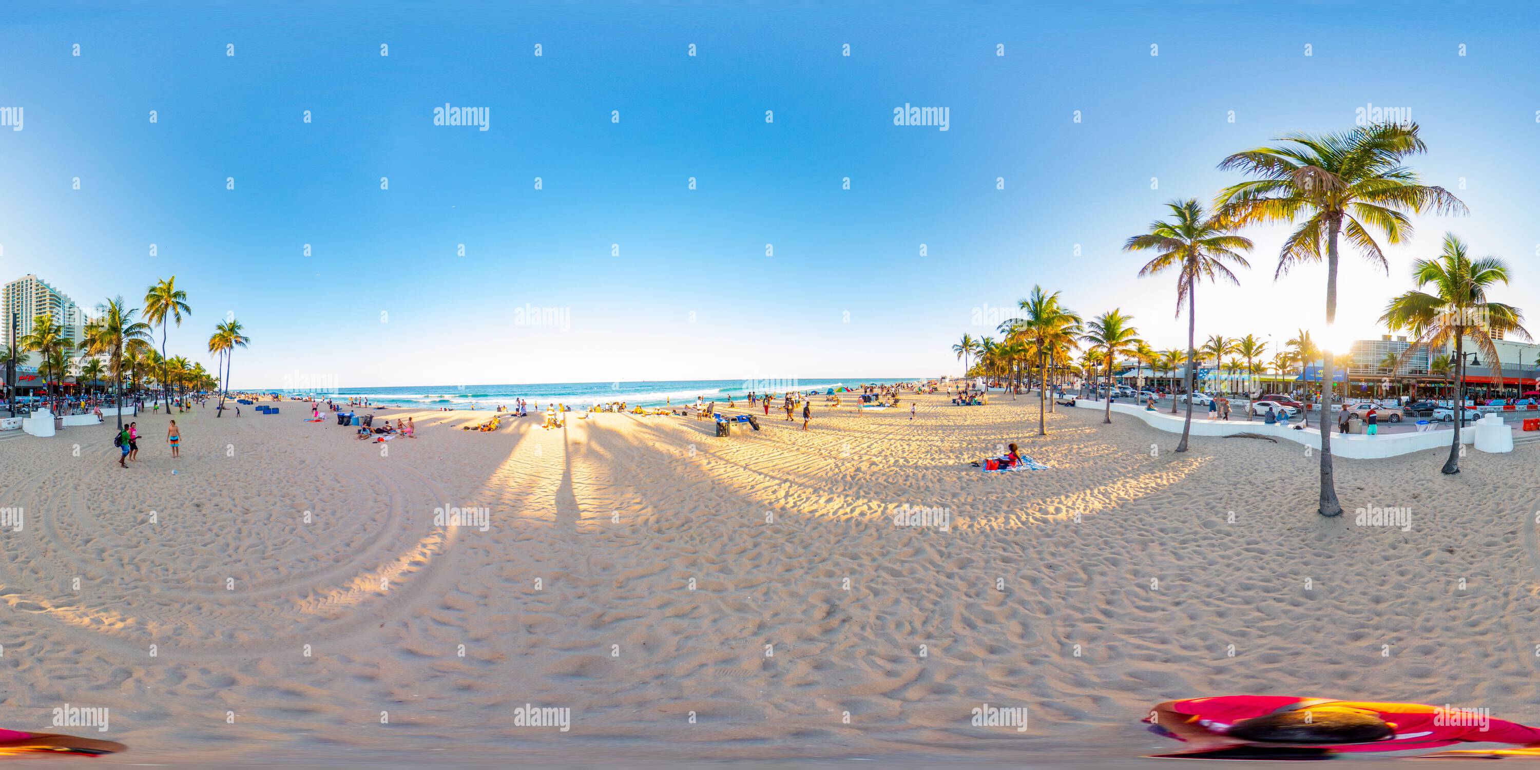 Visualizzazione panoramica a 360 gradi di Fort Lauderdale, FL, Stati Uniti d'America - 27 marzo 2022: 360 foto sferiche di vr Fort Lauderdale Beach durante la pausa primaverile del college 2022