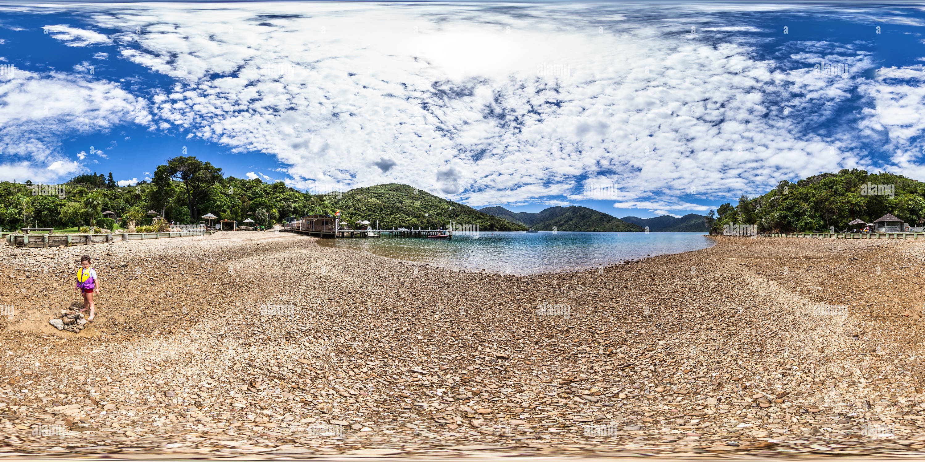 Visualizzazione panoramica a 360 gradi di Spiaggia di Punga Cove Resort - Camp Bay - Endeavour Inlet - Queen Charlotte Sound - Marlborough - Nuova Zelanda - Oceania