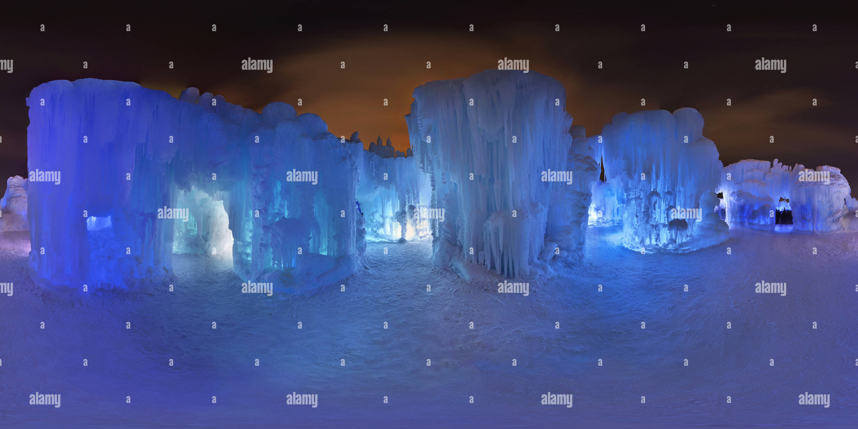 Visualizzazione panoramica a 360 gradi di Ice Castle a Edmonton, Alberta Canada