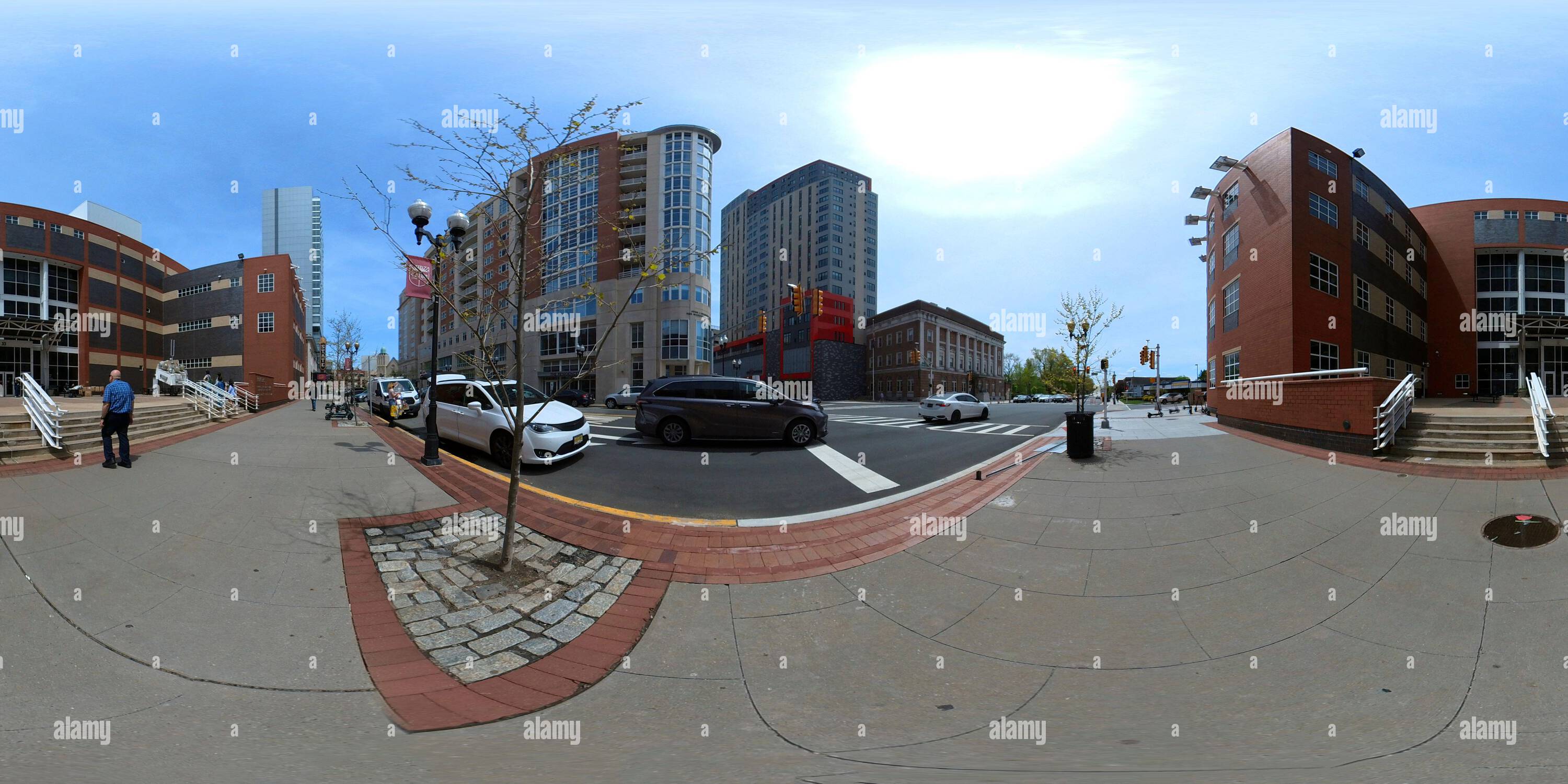 Visualizzazione panoramica a 360 gradi di L'angolo di George Street e Livingston Avenue in ew Brunswick, New Jersey