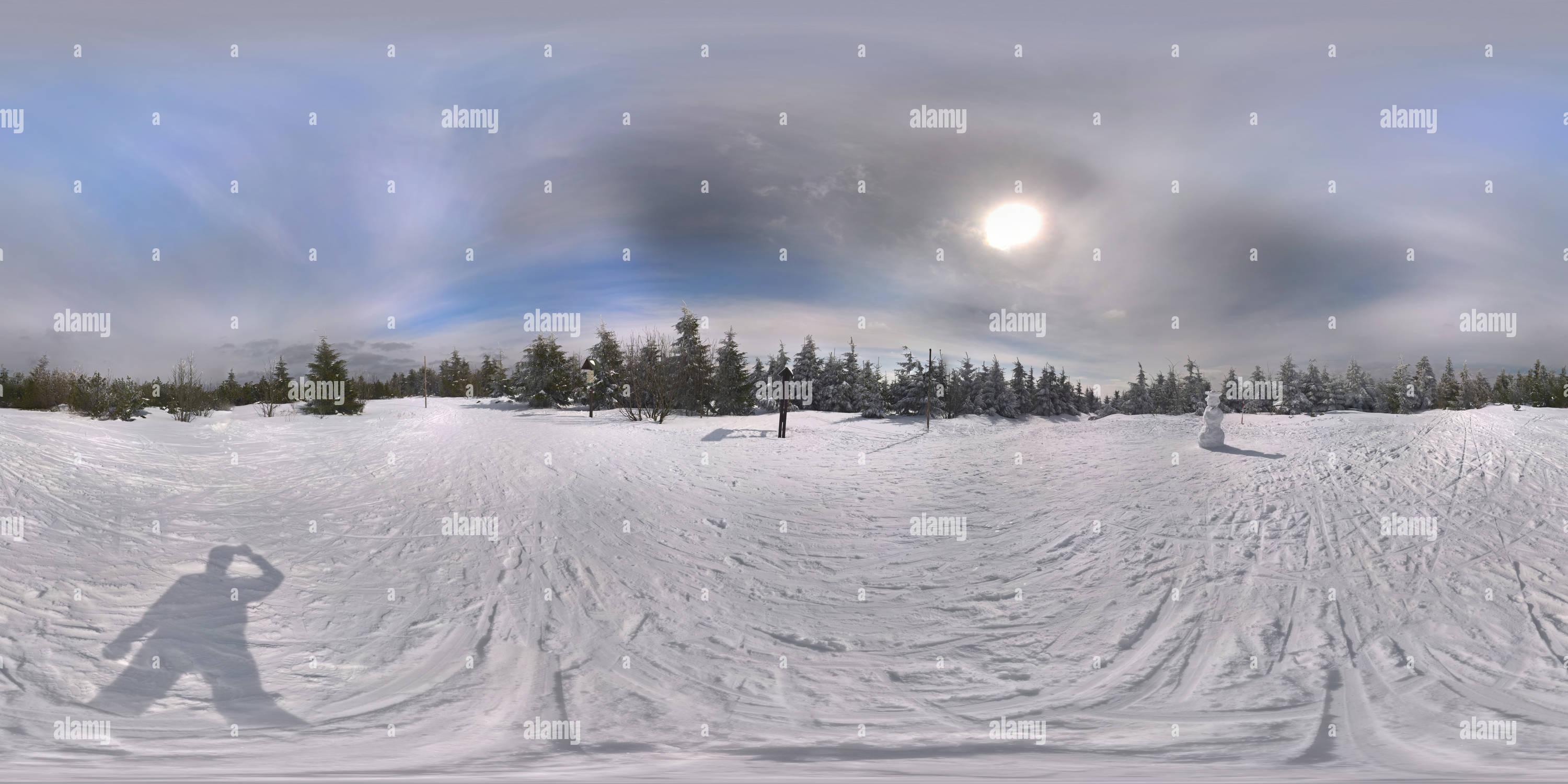 Visualizzazione panoramica a 360 gradi di 20170313 Velka Destna 1115m, Orlicke hory