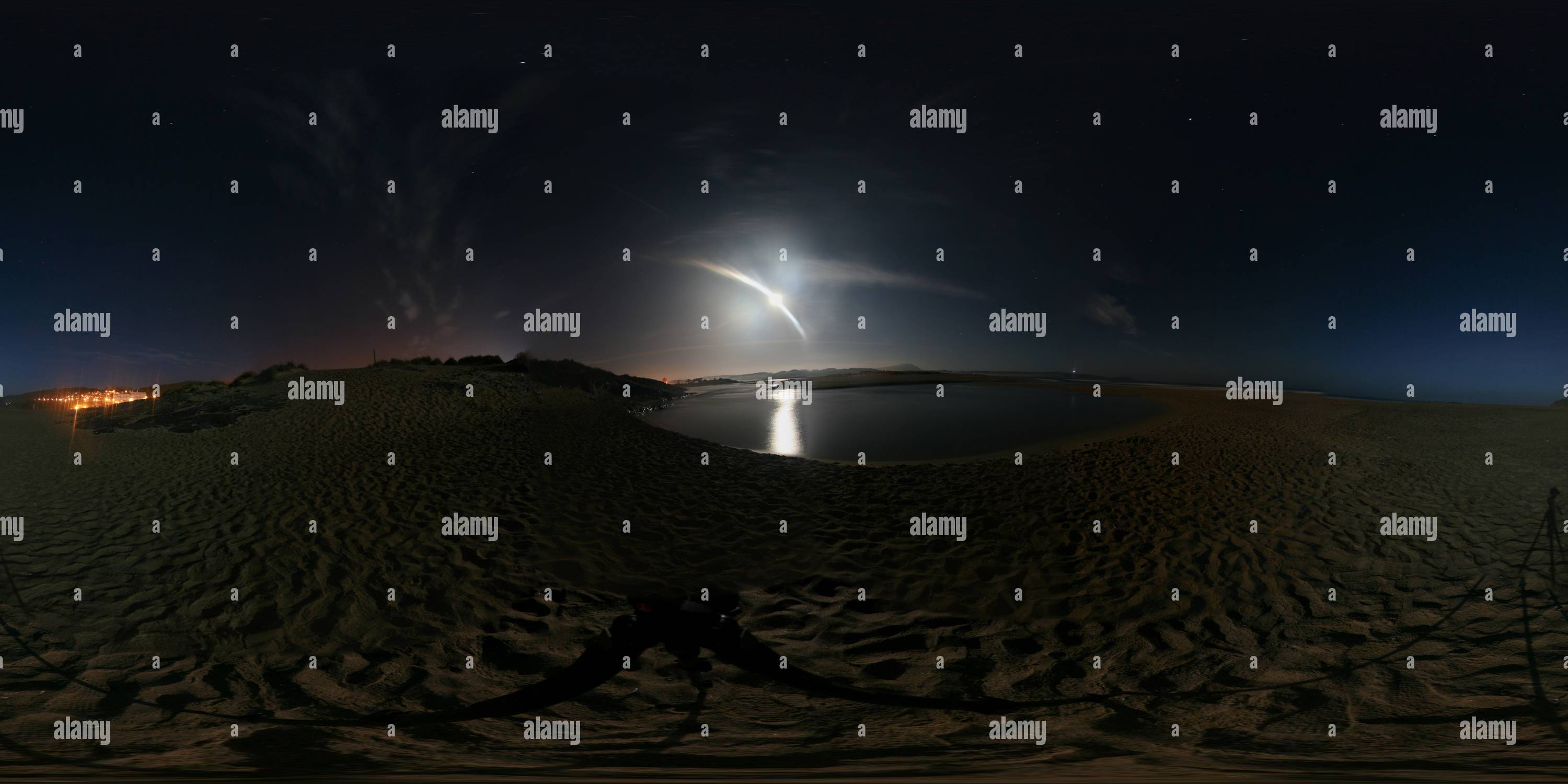 Visualizzazione panoramica a 360 gradi di caminosurf.com: Piena magia della Luna a Frouxeira