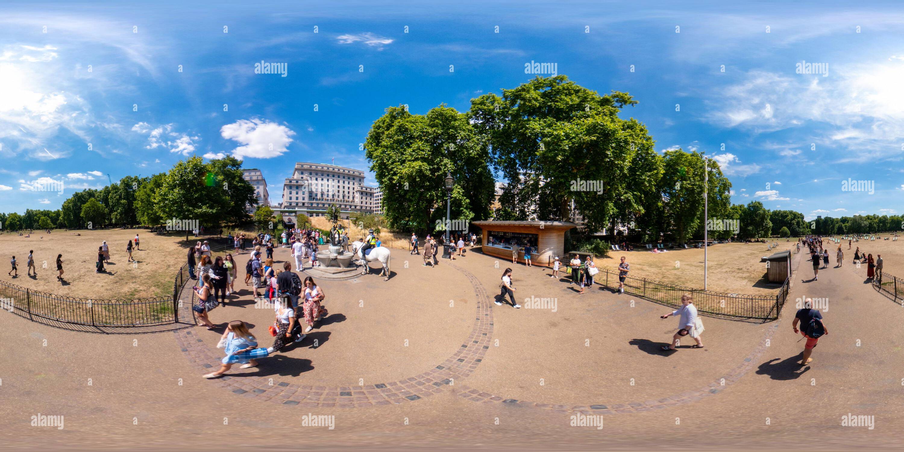 Visualizzazione panoramica a 360 gradi di 360 foto di Hyde Park London e Kensington Gardens