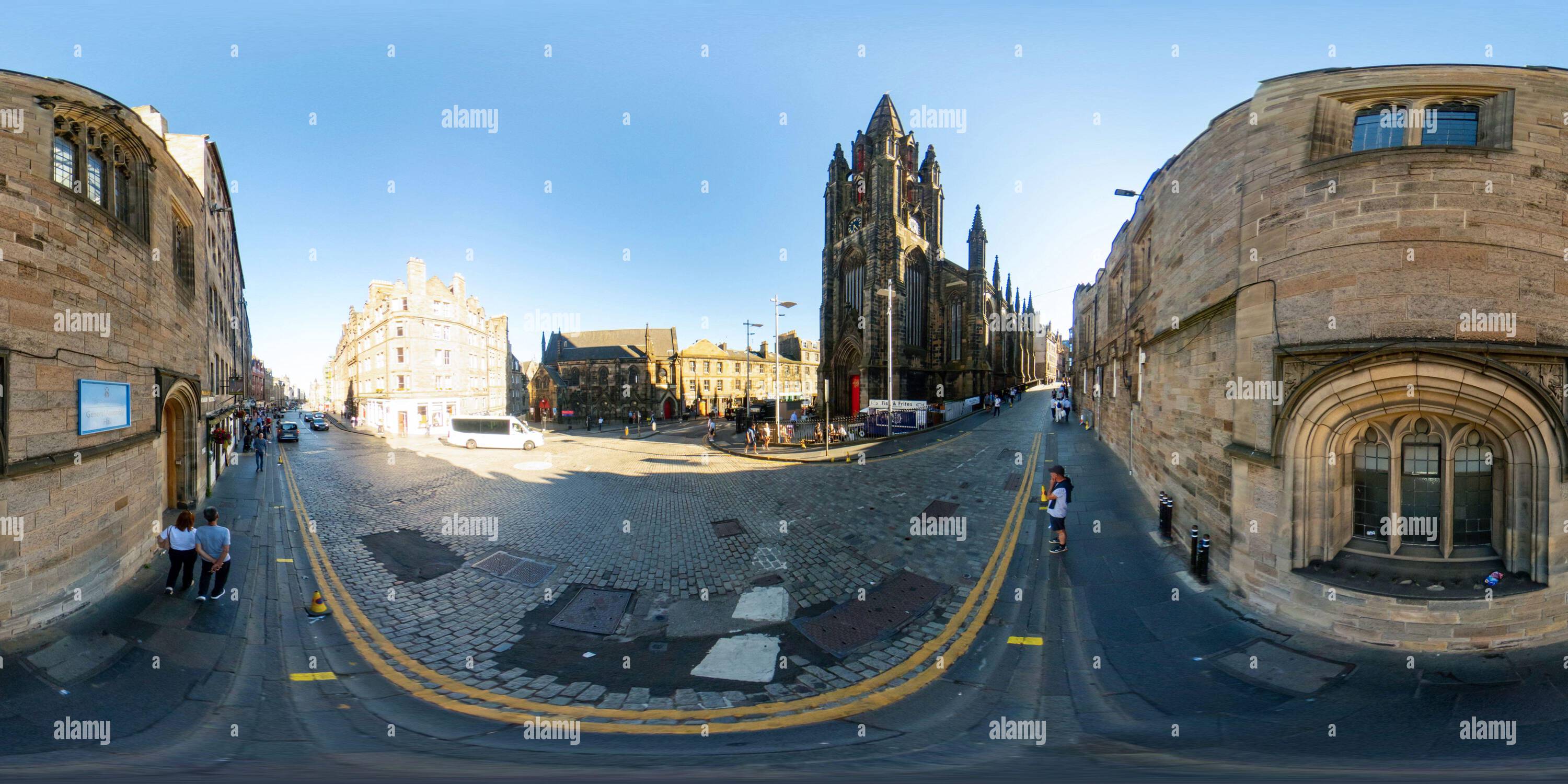 Visualizzazione panoramica a 360 gradi di 360 photo sferico distretto storico Edimburgo Scozia Regno Unito