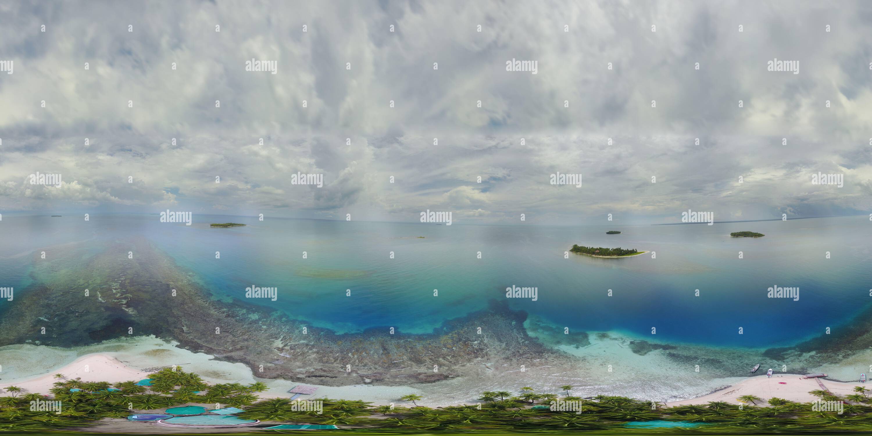 Visualizzazione panoramica a 360 gradi di 360 vr vista panoramica dell'isola caraibica in acqua blu con vista aerea del drone della barriera corallina