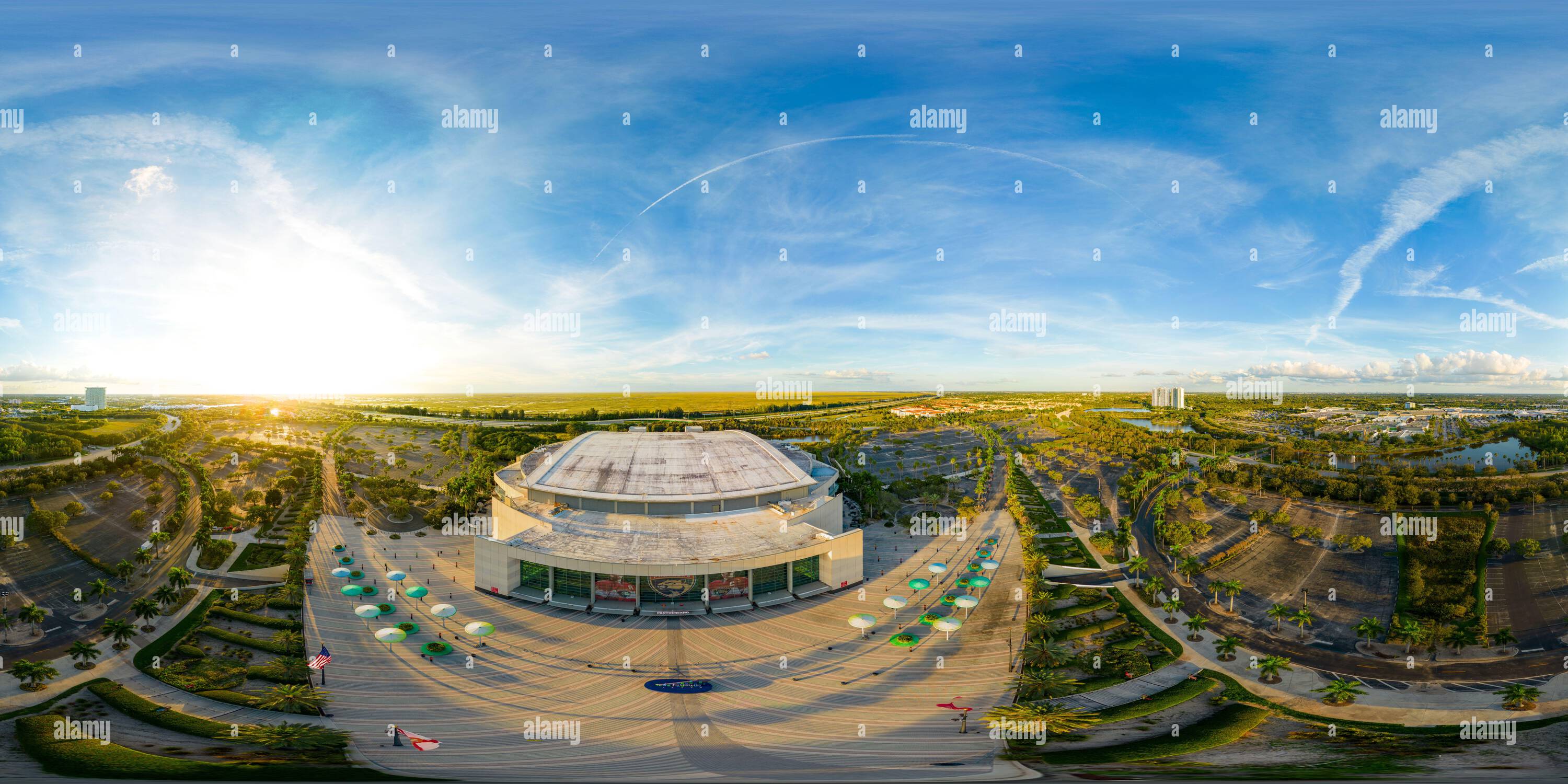 Visualizzazione panoramica a 360 gradi di Sunrise, FL, USA - 28 novembre 2022: Antenna 360 foto FLA Live Arena Sunrise FL