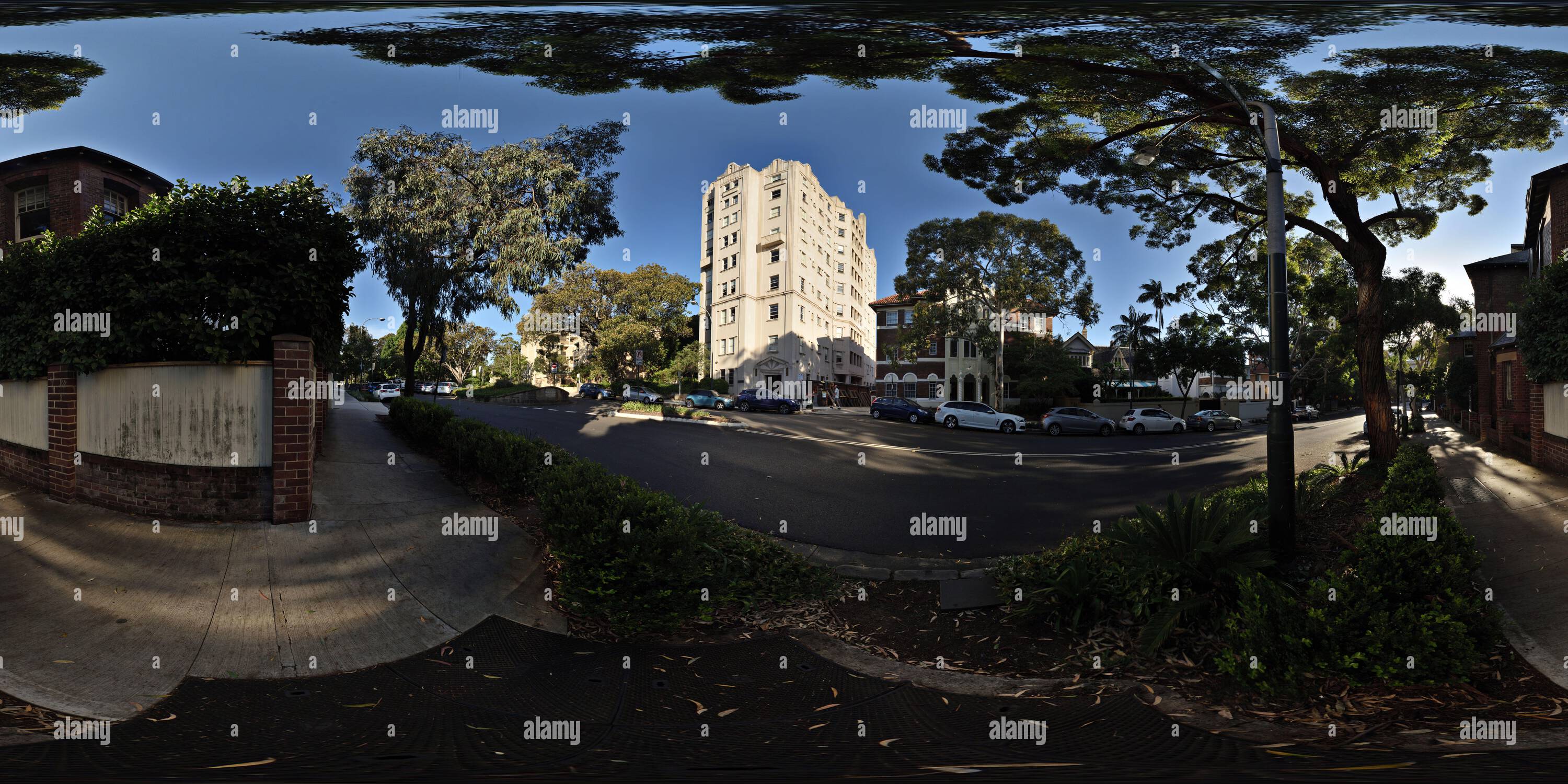 Visualizzazione panoramica a 360 gradi di Panorama a 360 gradi del blocco di appartamenti Art Deco degli anni '1930 a nove piani, l'Adereham Hall, uno dei primi edifici art deco eretti a Sydney