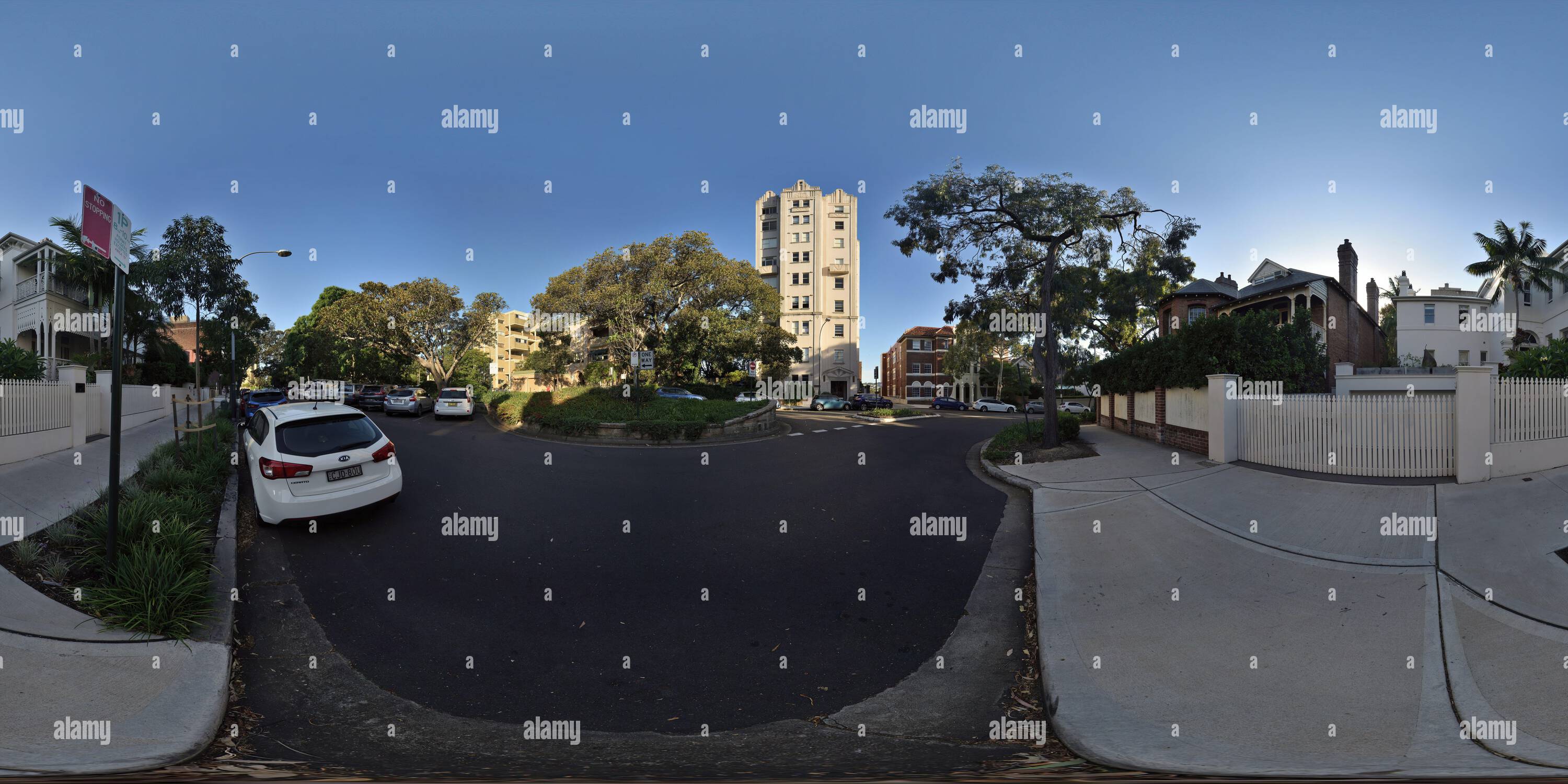 Visualizzazione panoramica a 360 gradi di Panorama a 360 gradi del blocco di appartamenti Art Deco, 'Adereham Hall' uno dei primi alti edifici art deco eretti a Sydney intorno al 1930