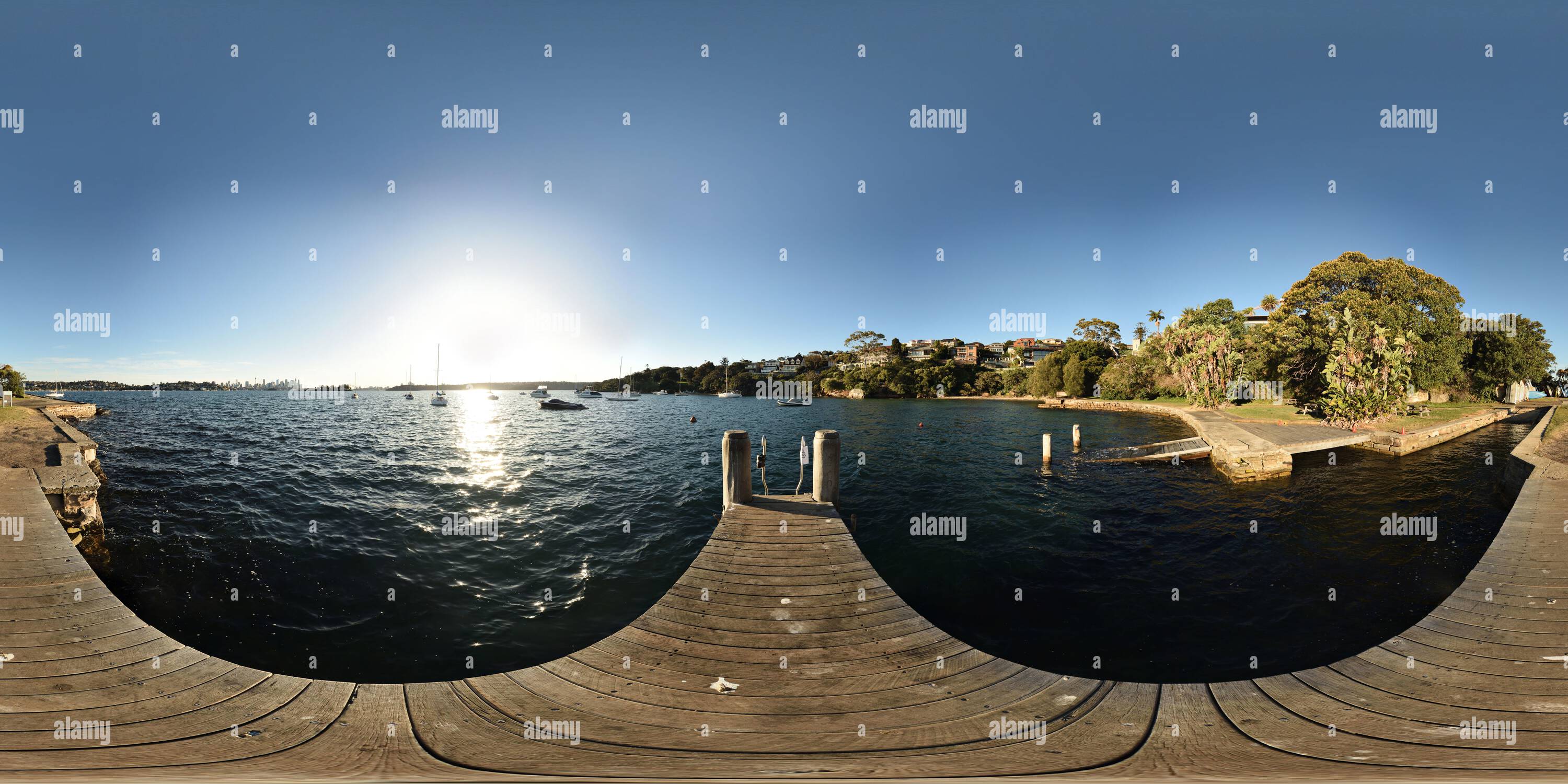 Visualizzazione panoramica a 360 gradi di Panorama a 360° del molo e dello scivolo a Hermit Bay, Hermitage Foreshore Walk, Rose Bay, Sydney Harbour, Australia