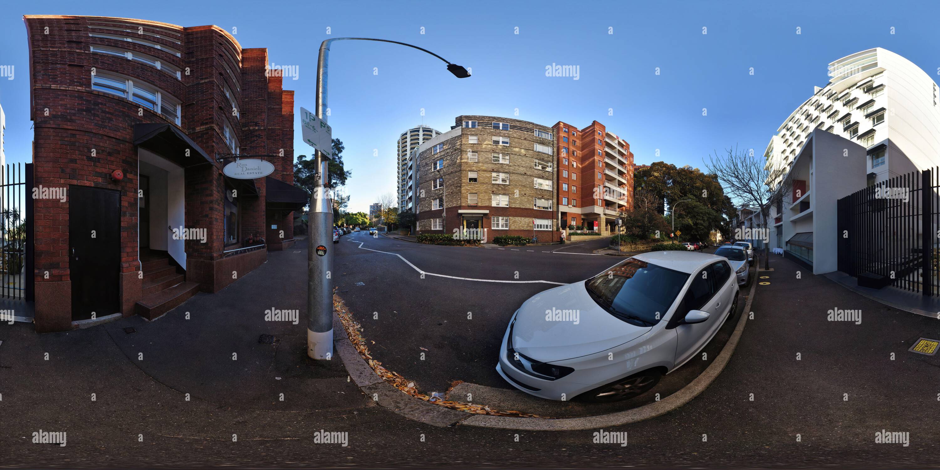 Visualizzazione panoramica a 360 gradi di Art Deco e altri blocchi di appartamenti visti da 17 Elizabeth Bay Rd, Elizabeth Bay, Sydney, Australia