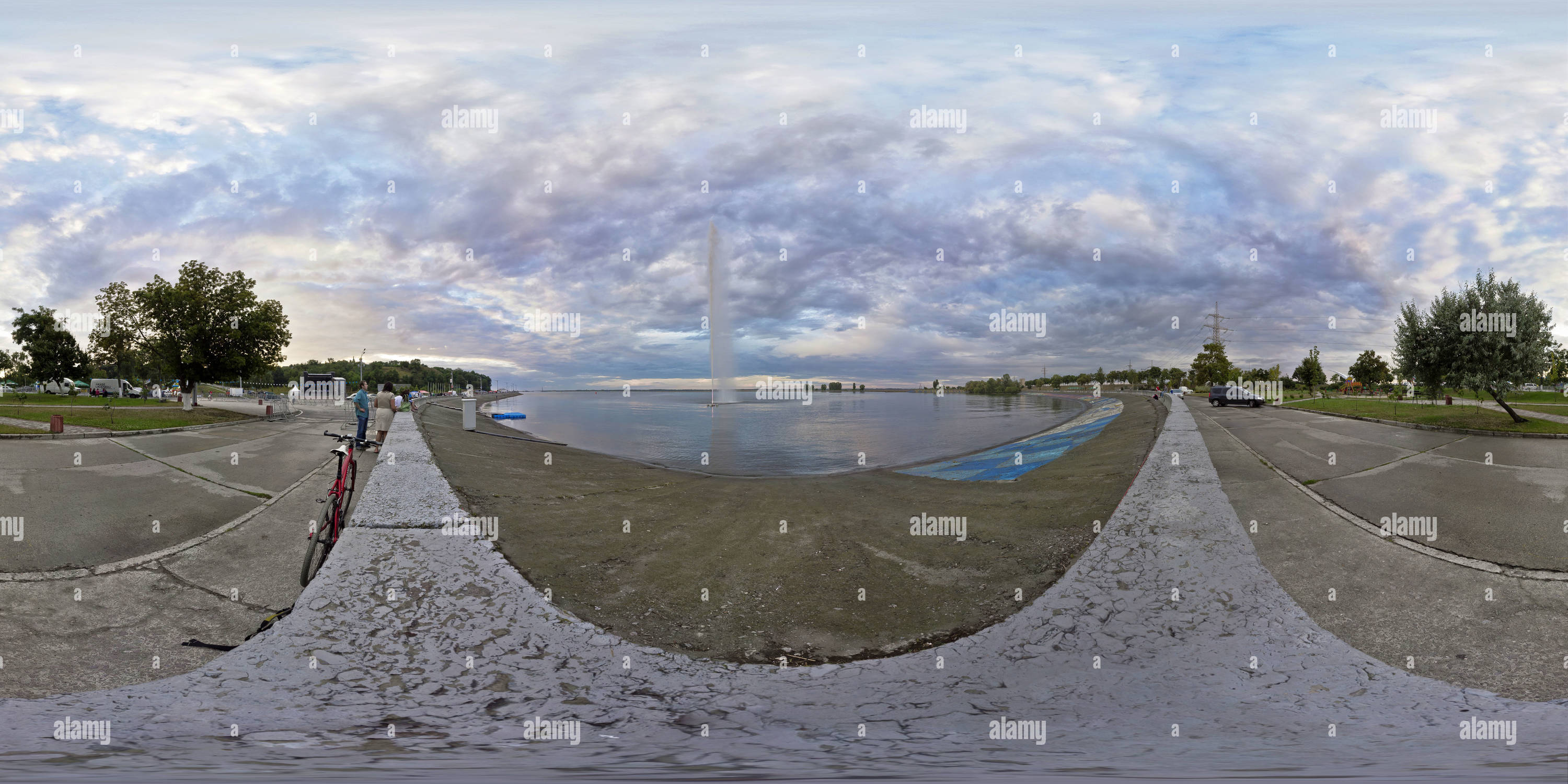 Visualizzazione panoramica a 360 gradi di Lungomare di Vyshgorod vicino alla centrale idroelettrica