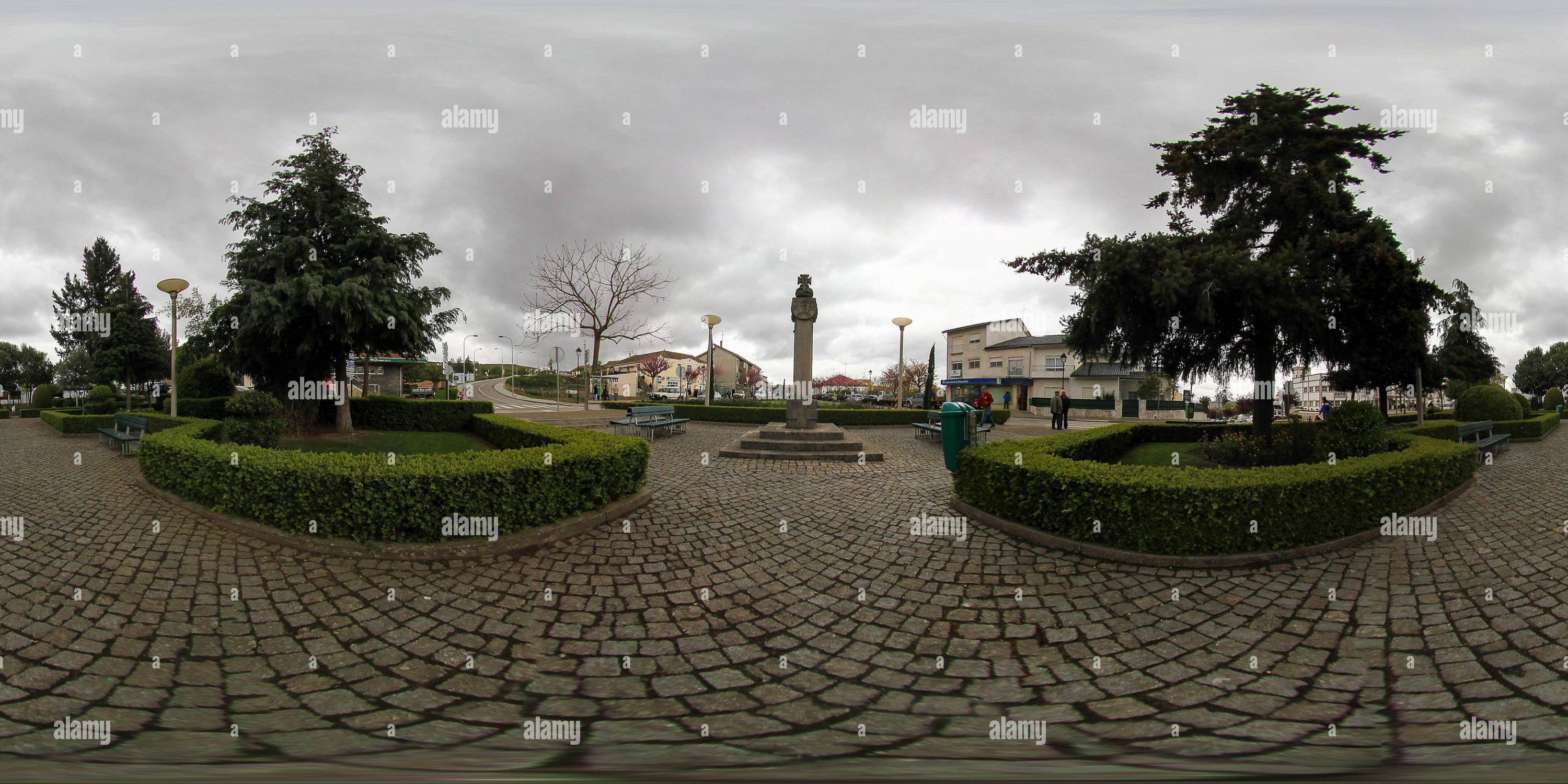 Visualizzazione panoramica a 360 gradi di Gogna nel giardino