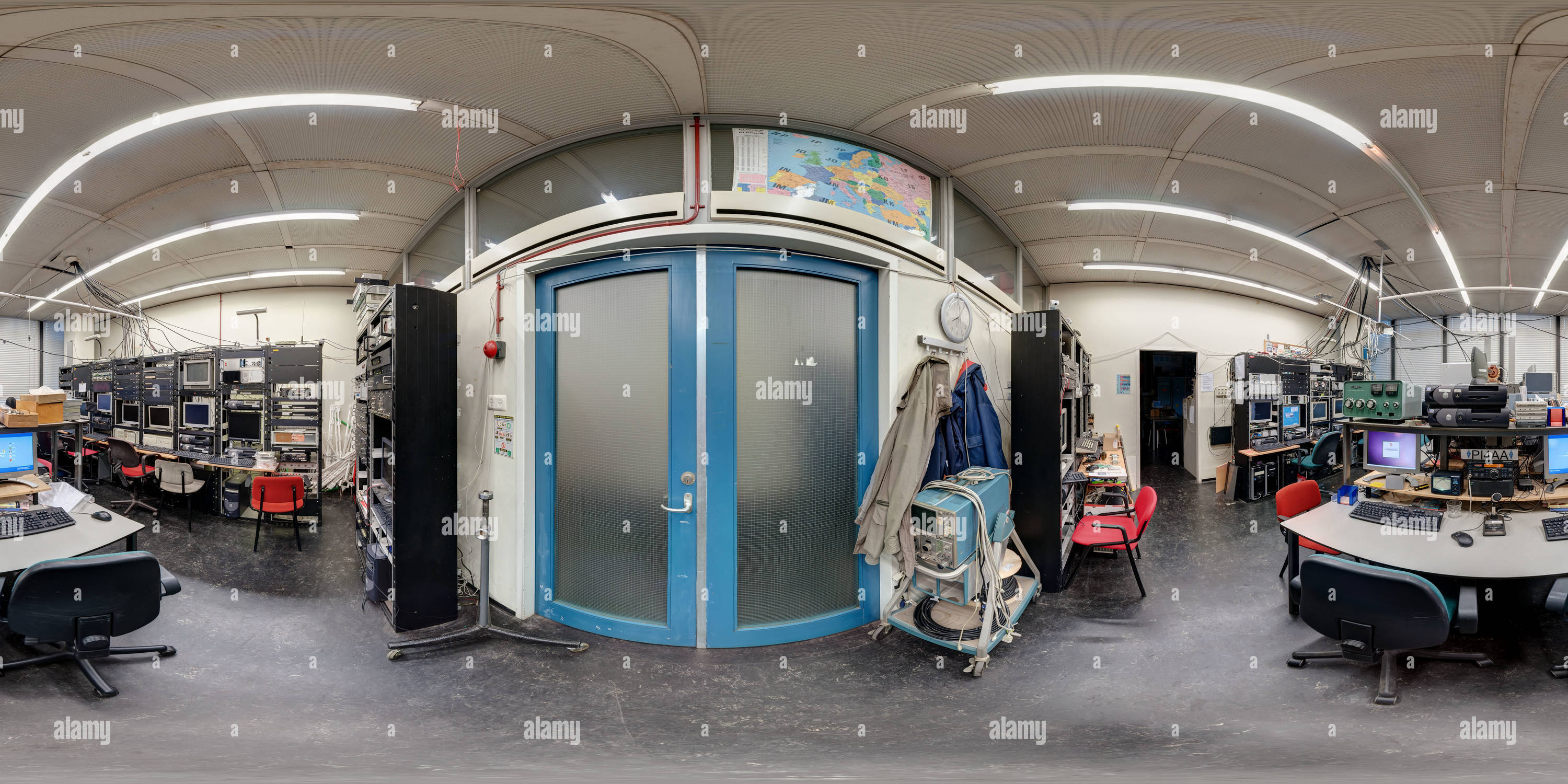 Visualizzazione panoramica a 360 gradi di Stazione radio amatoriale PI4TUE presso l'Università della tecnologia di Eindhoven (1)