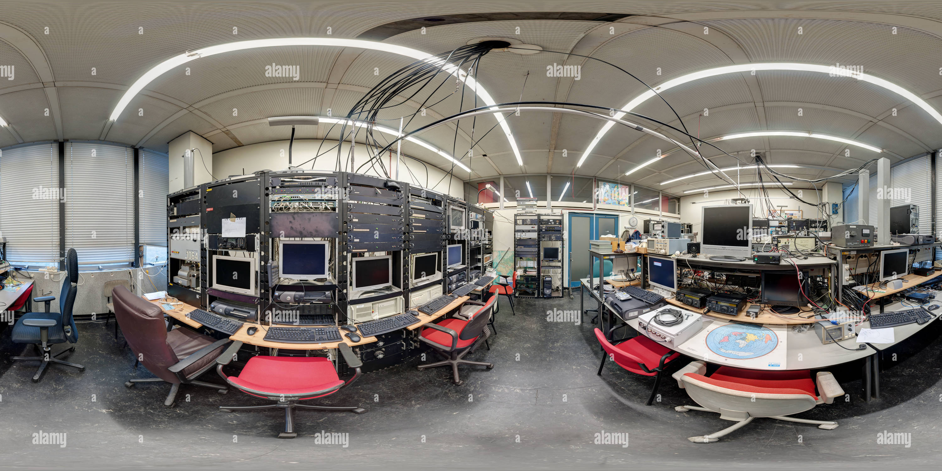 Visualizzazione panoramica a 360 gradi di Stazione radio amatoriale PI4TUE presso l'Università della tecnologia di Eindhoven (2)