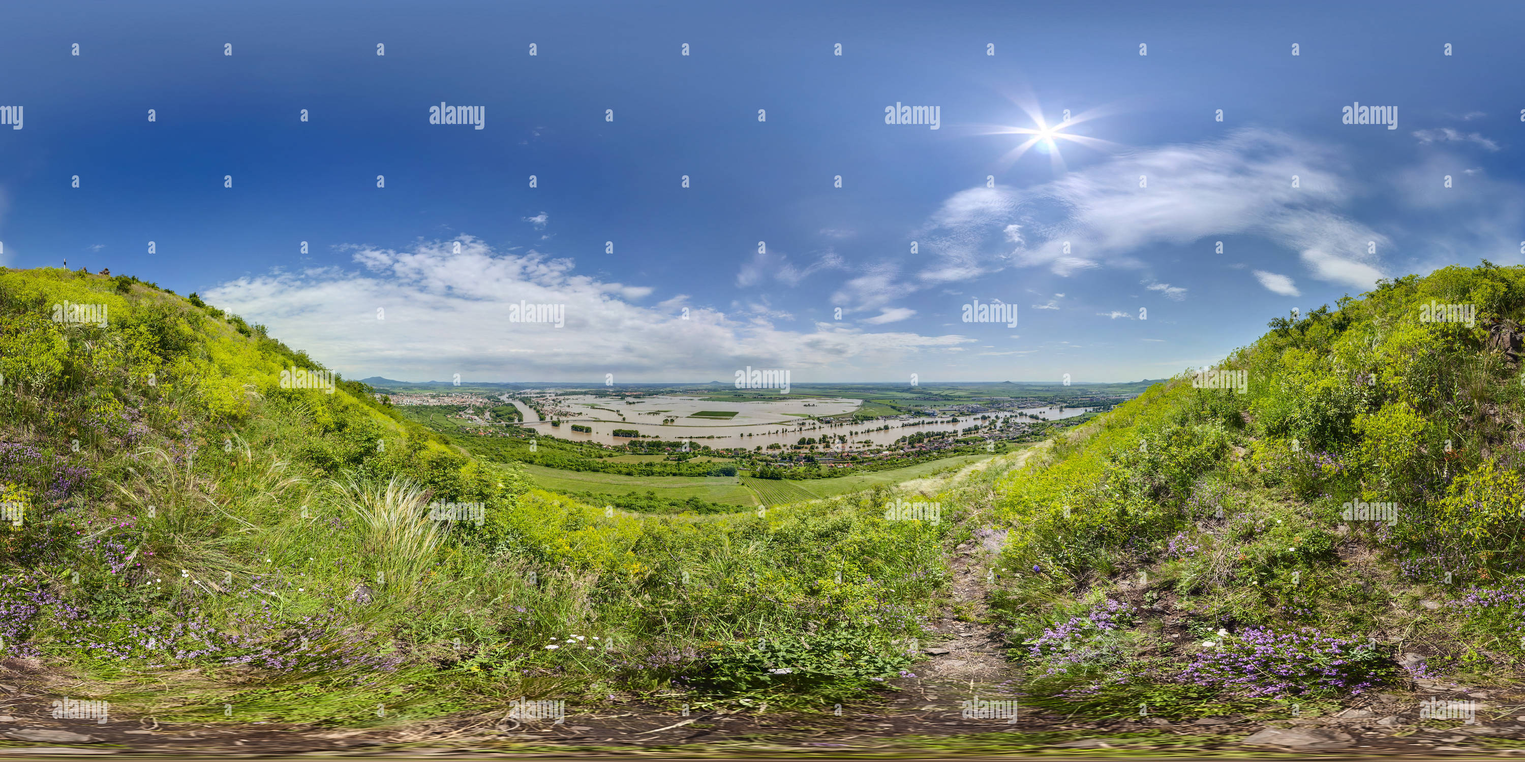 Visualizzazione panoramica a 360 gradi di Piste del colle di Radobyl - alluvione di Litomerice 2013