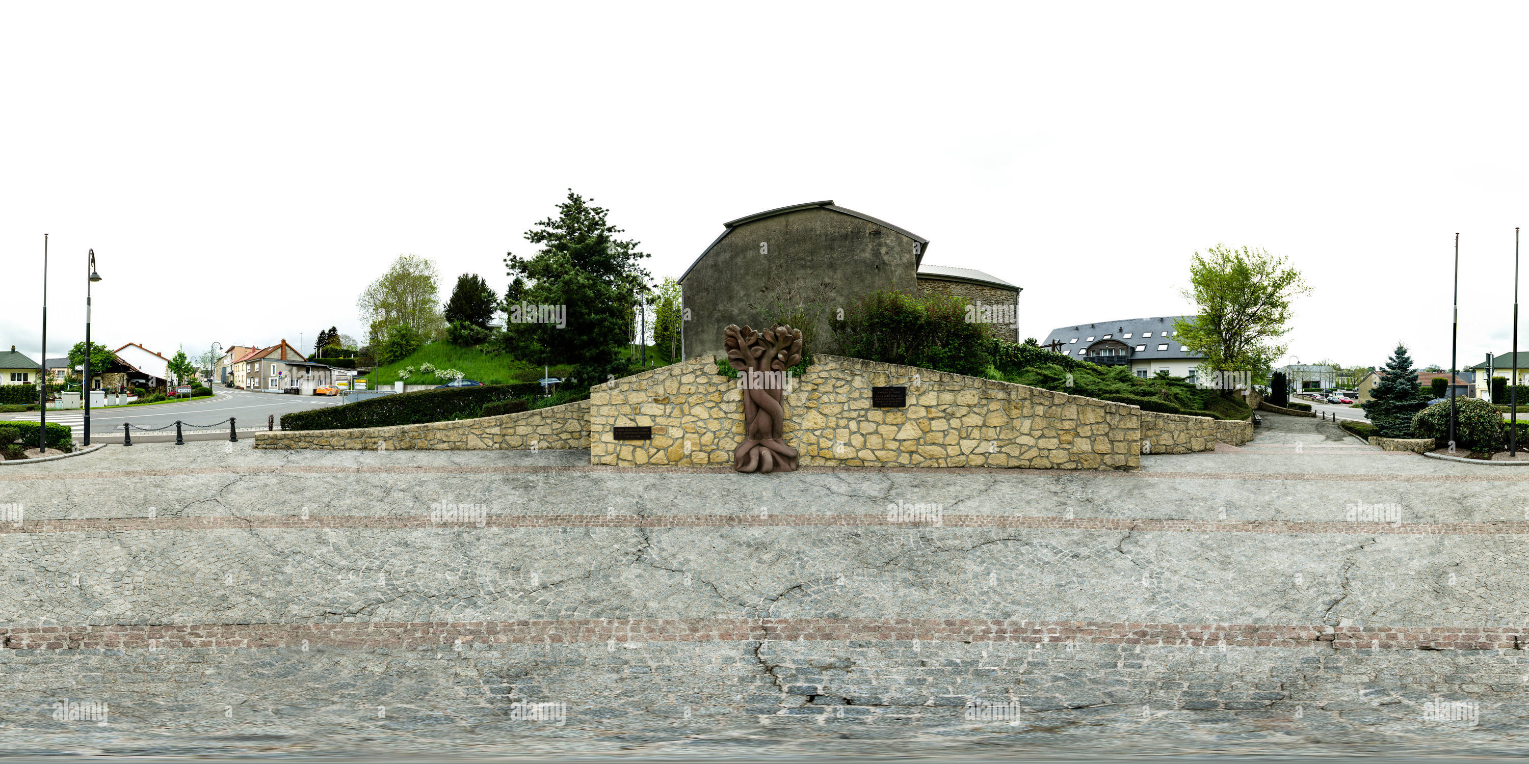 Visualizzazione panoramica a 360 gradi di Memorial, Schouweiler, Lussemburgo