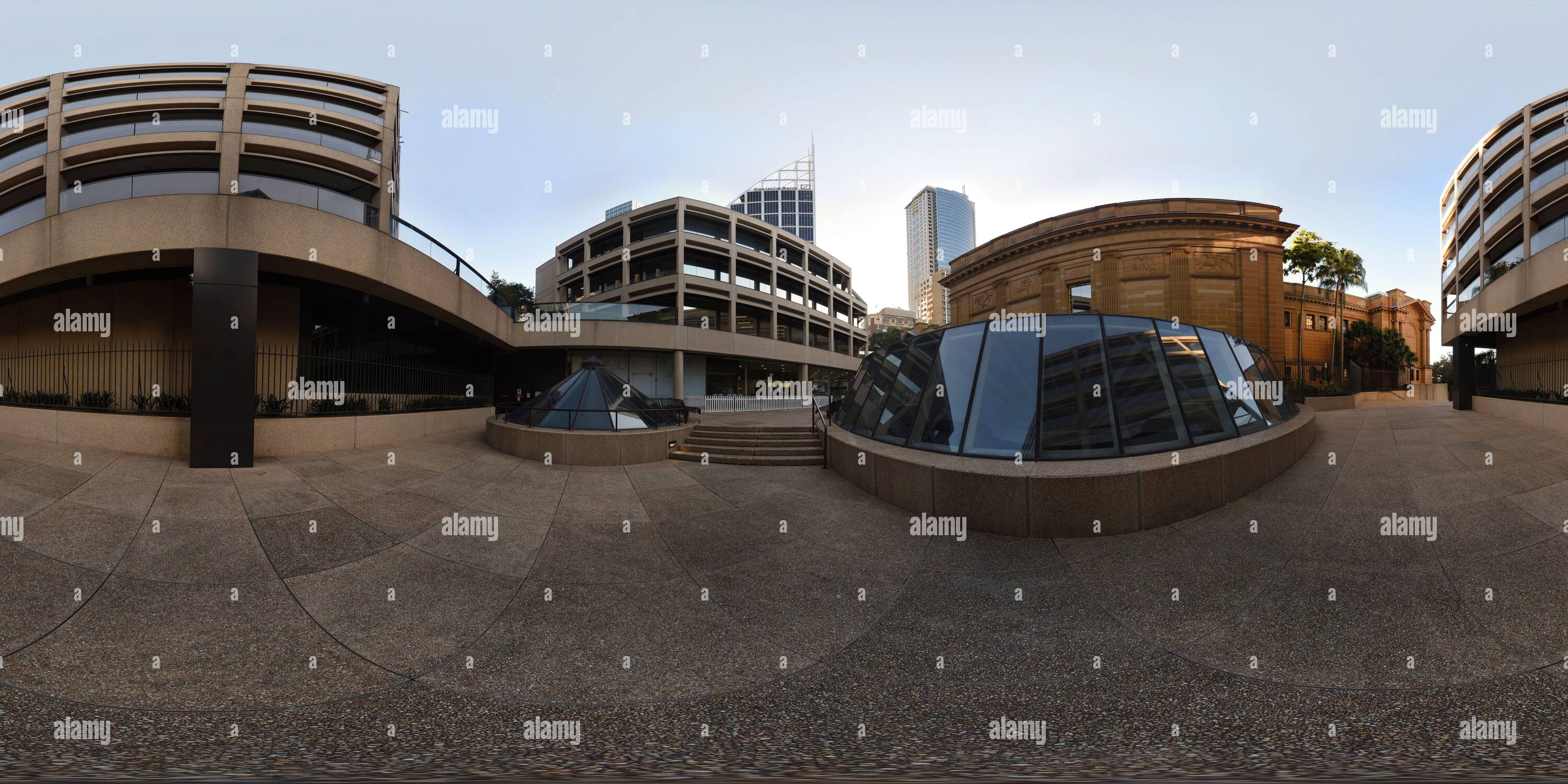 Visualizzazione panoramica a 360 gradi di Facciata sud della Mitchell Library, ala Macquarie Street e retro del Parliament House Sydney New Building.