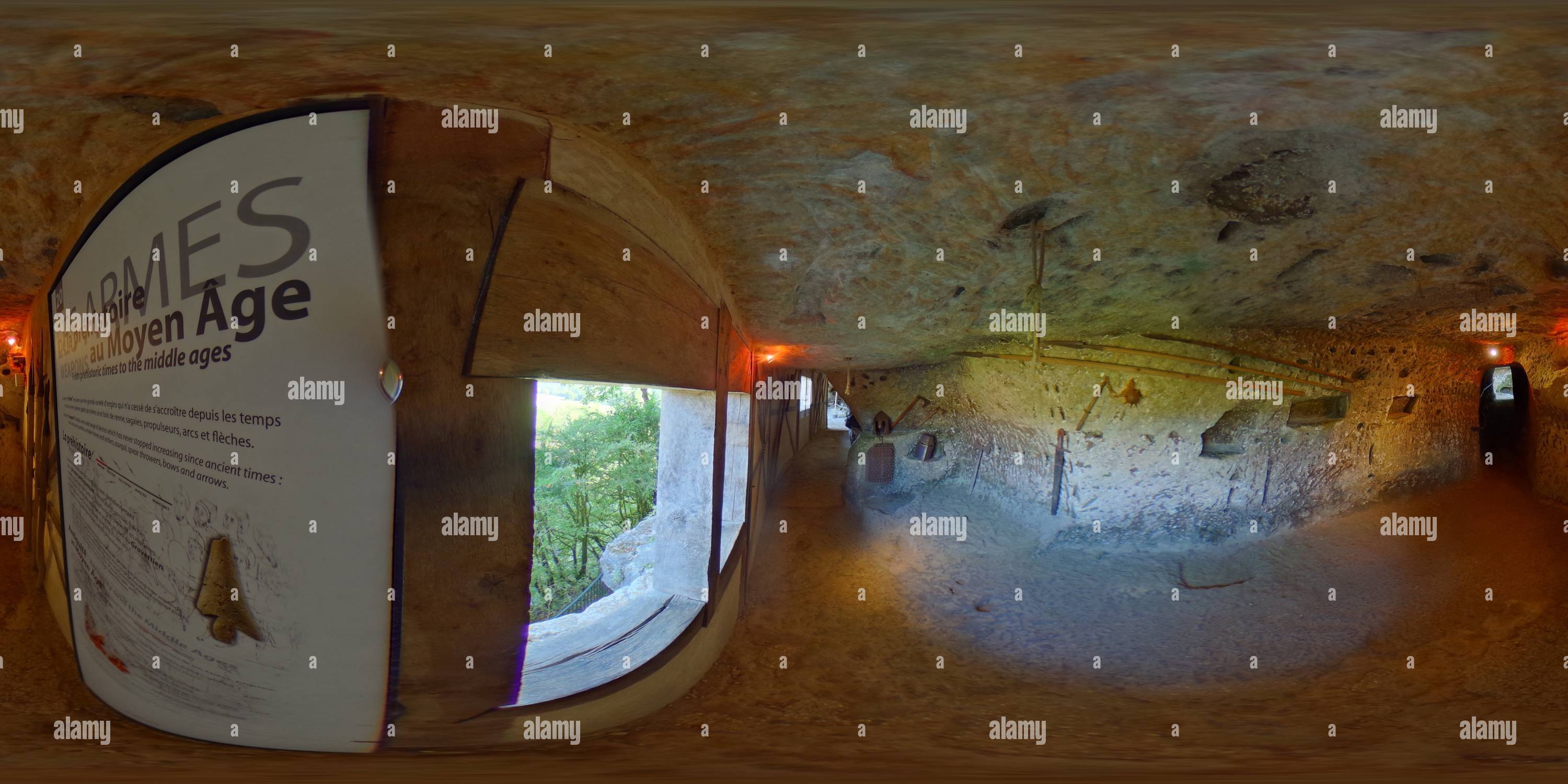 Visualizzazione panoramica a 360 gradi di Cité troglodytique la Roque St-Christophe 12