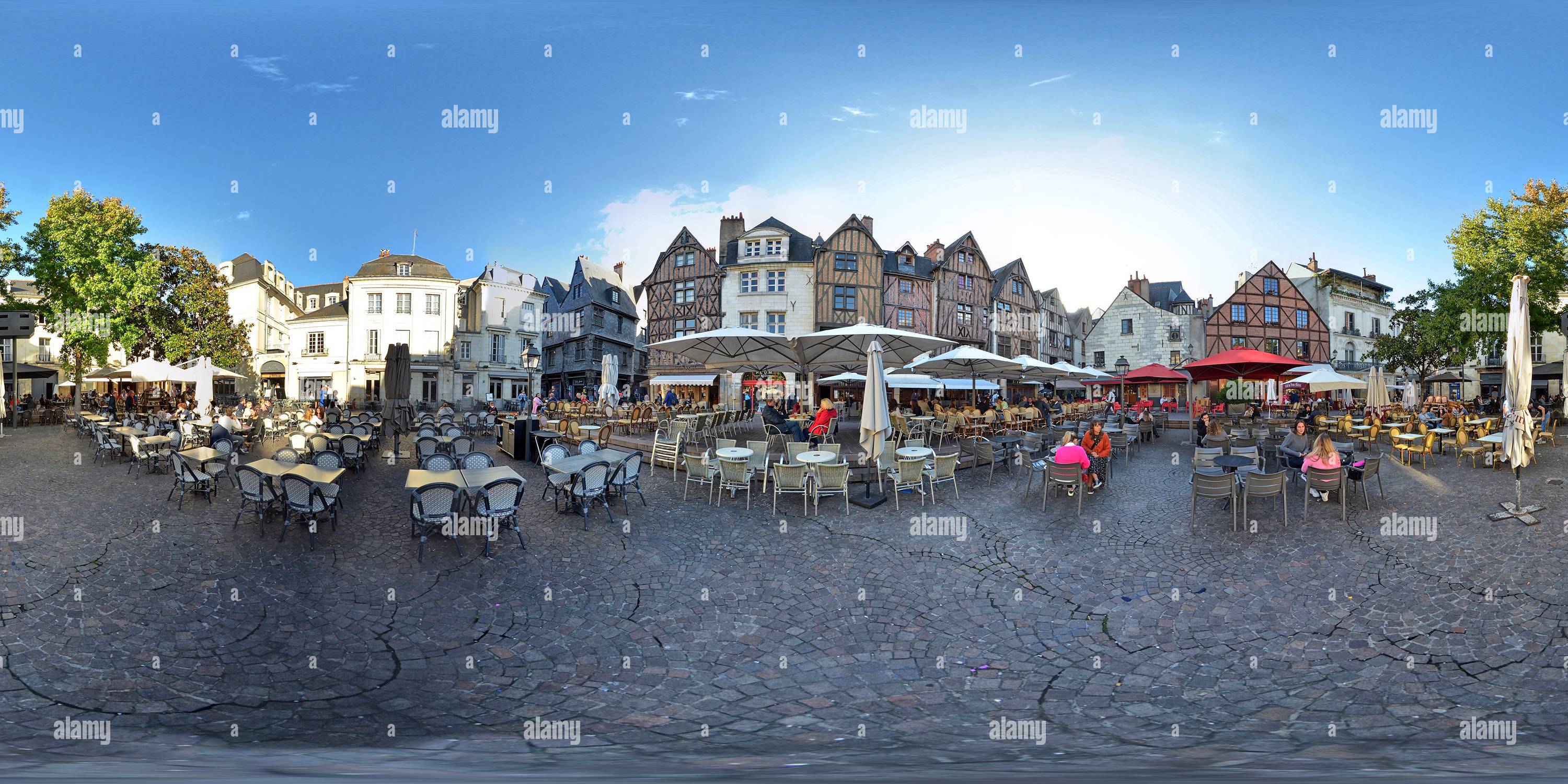 Visualizzazione panoramica a 360 gradi di Plumereau Square, Tours, Francia