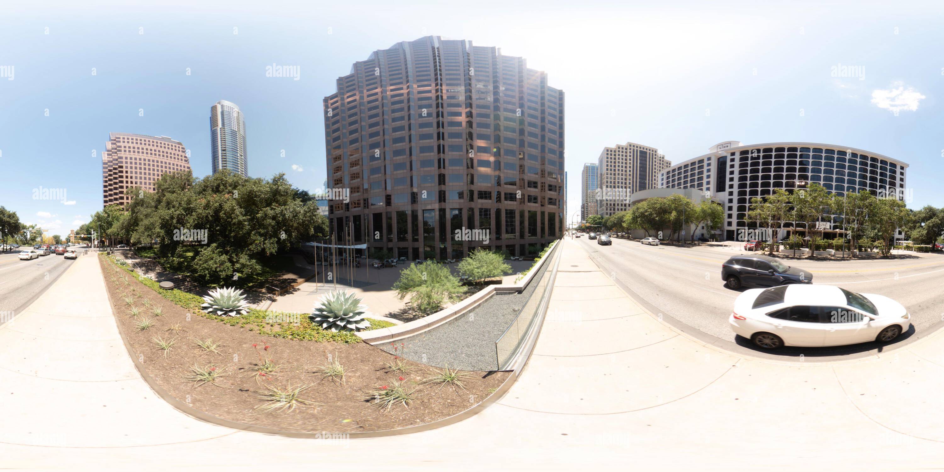 Visualizzazione panoramica a 360 gradi di Austin, Texas, USA - 24 luglio 2023: Foto equirettangolare del Wells Fargo Building Downtown Austin Texas del 360