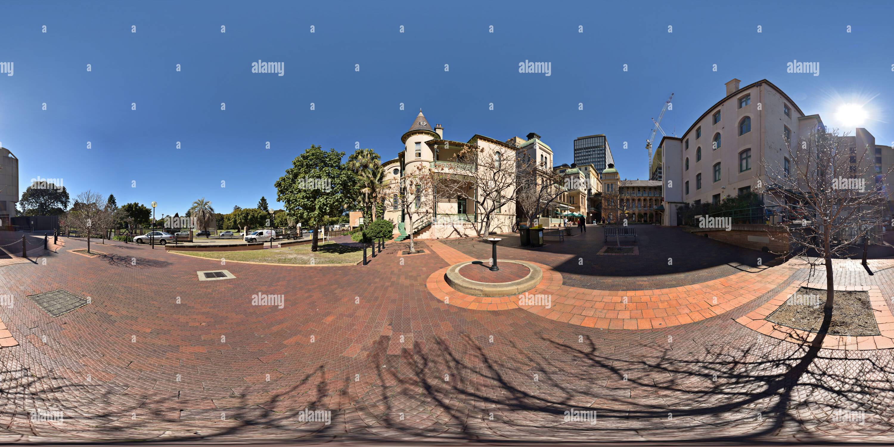 Visualizzazione panoramica a 360 gradi di Worrall Building, alta architettura vittoriana con Arti e Mestieri e dettagli gotici, sul cortile del Sydney Hospital, New South Wales, Australia