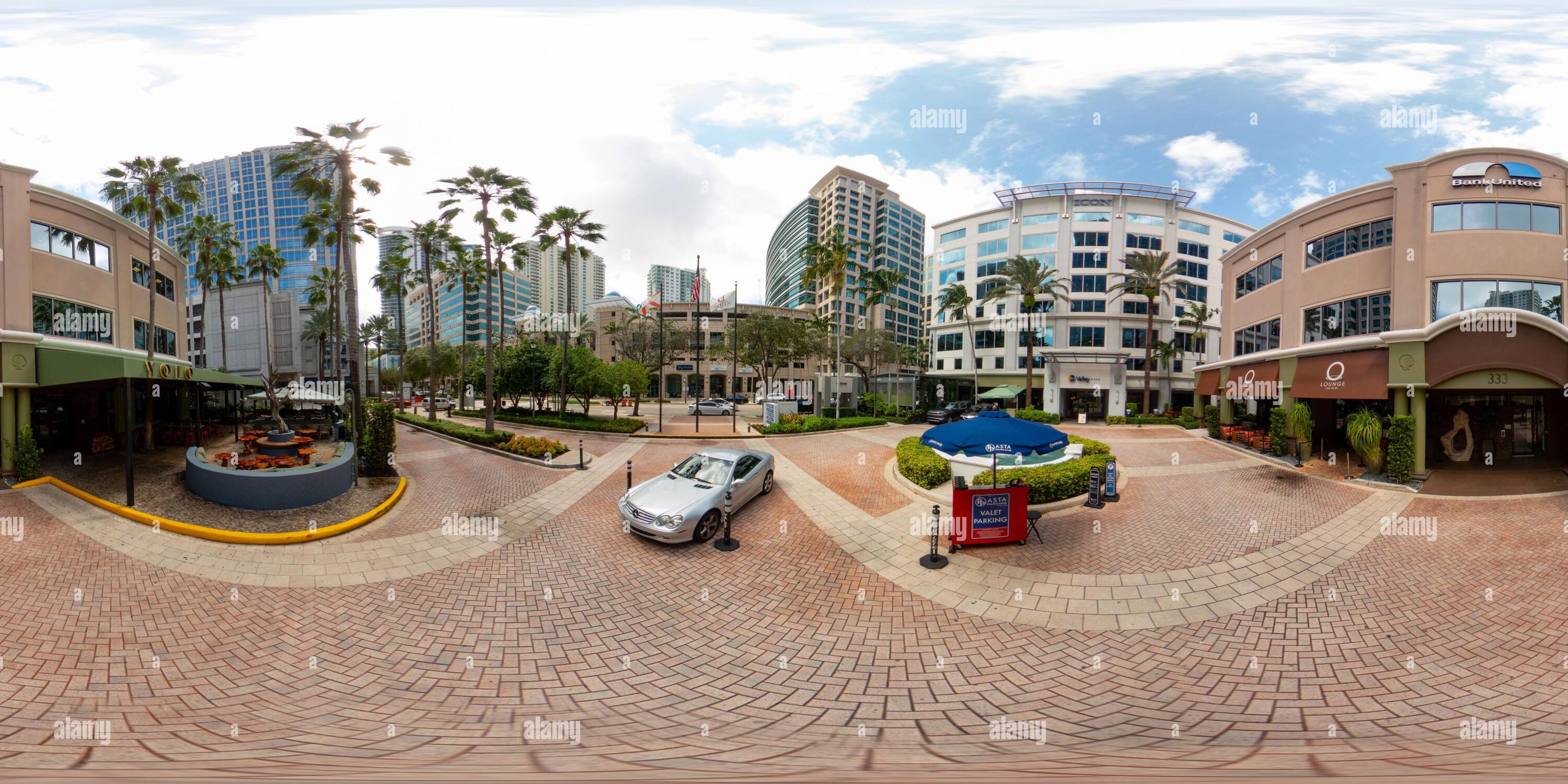 Visualizzazione panoramica a 360 gradi di Fort Lauderdale, Florida, USA - 25 agosto 2023: Centro di Fort Lauderdale 360 foto equirettangolare Bank United Las Olas