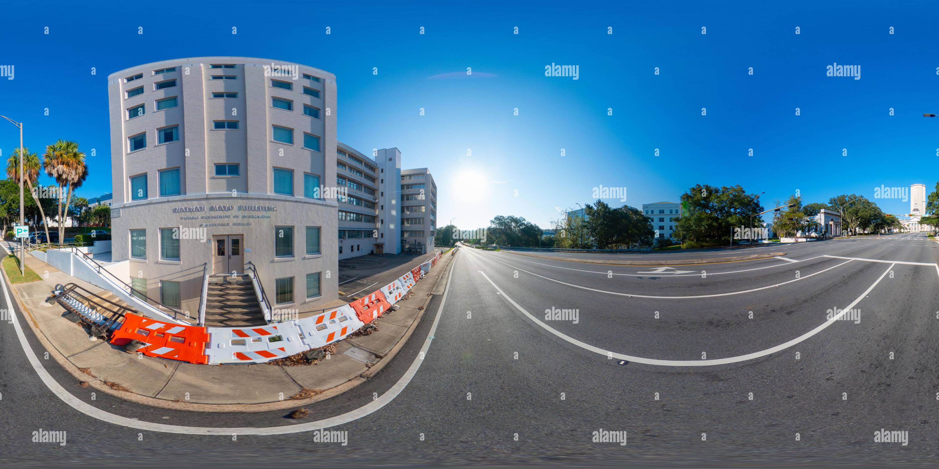 Visualizzazione panoramica a 360 gradi di 360 foto Nathan Mayo Building Downtown Tallahassee Florida