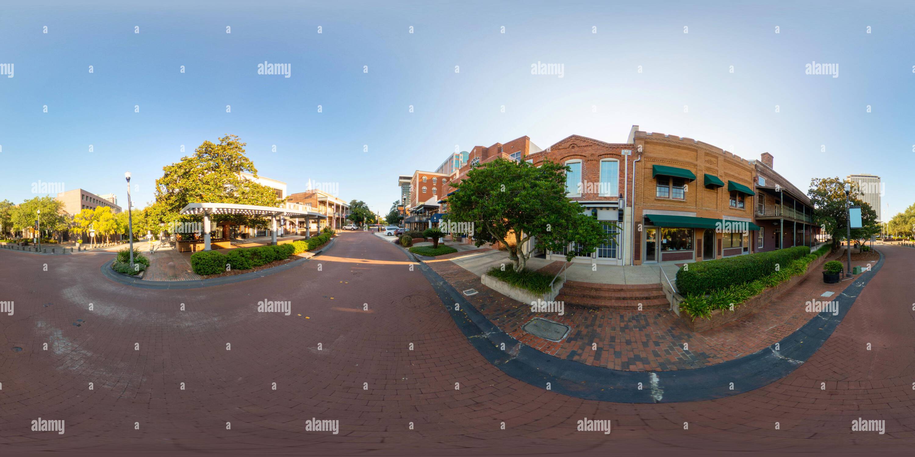 Visualizzazione panoramica a 360 gradi di Immagine del 360 di vecchi negozi nel centro di Tallahassee, Florida USA