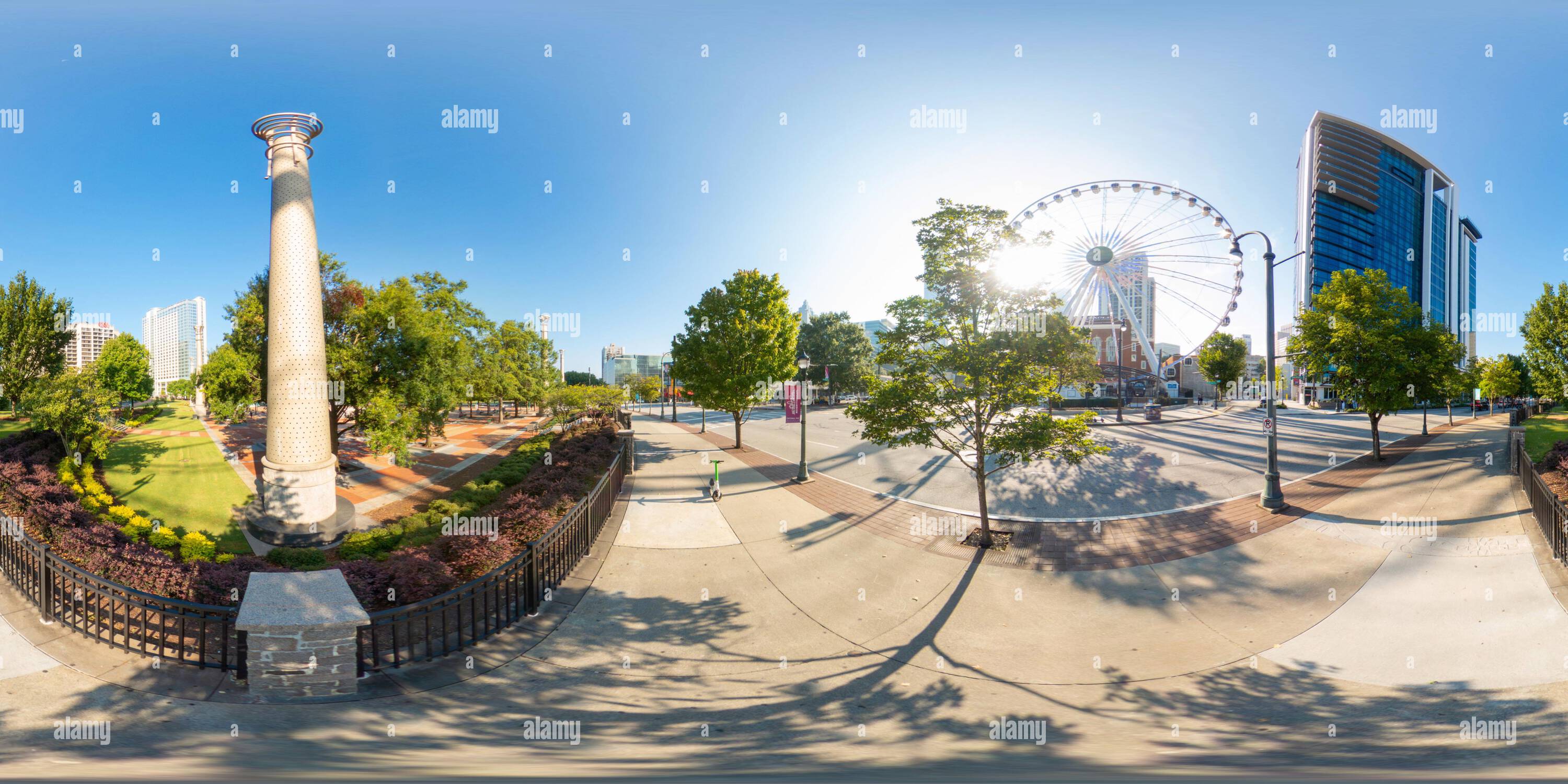 Visualizzazione panoramica a 360 gradi di Atlanta, Georgia, USA - 8 settembre 2023: Centro di Atlanta, Georgia, con Centennial Olympic Park e ruota panoramica SkyView Atlanta