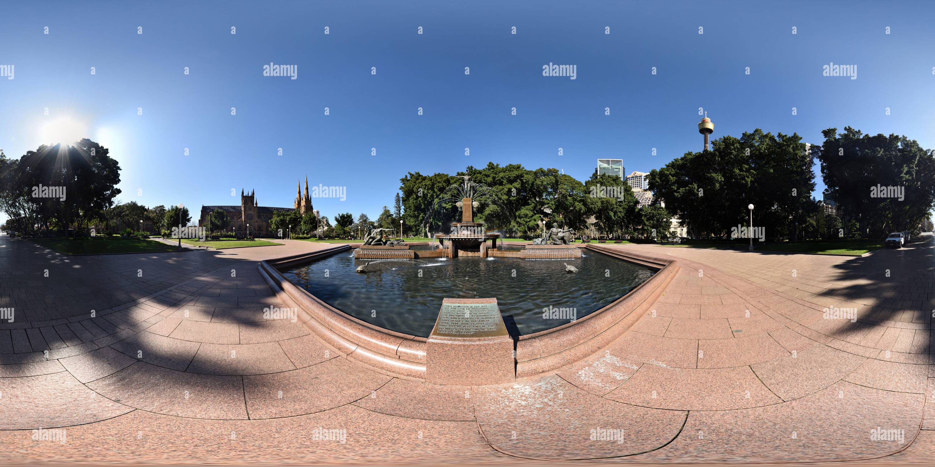 Visualizzazione panoramica a 360 gradi di Panorama a 360° della Archibald Memorial Fountain, Hyde Park, Sydney, Australia. St Marys e Macquarie Street