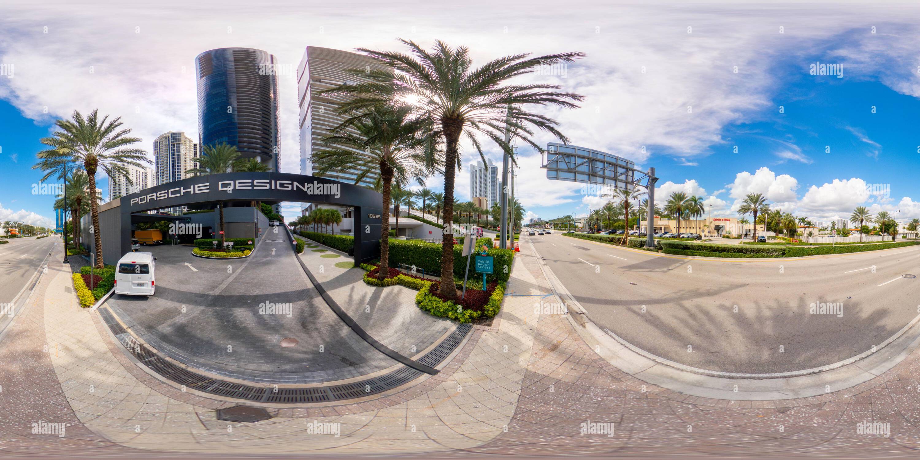 Visualizzazione panoramica a 360 gradi di Sunny Isles Beach, Florida, USA - 6 ottobre 2023: 360 foto equirettangolare ingresso Porsche Design Condominium
