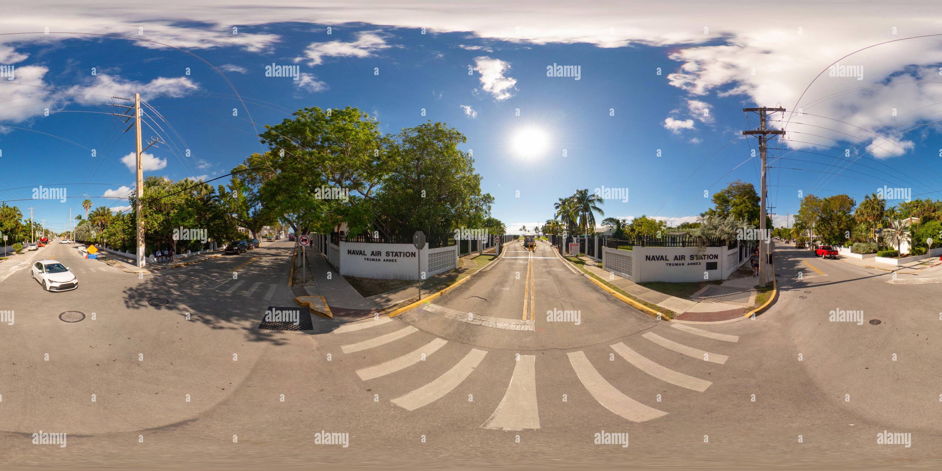 Visualizzazione panoramica a 360 gradi di Key West, Florida, USA - 21 ottobre 2023: Naval Air Station Key West 360 foto di scorta equirettangolare