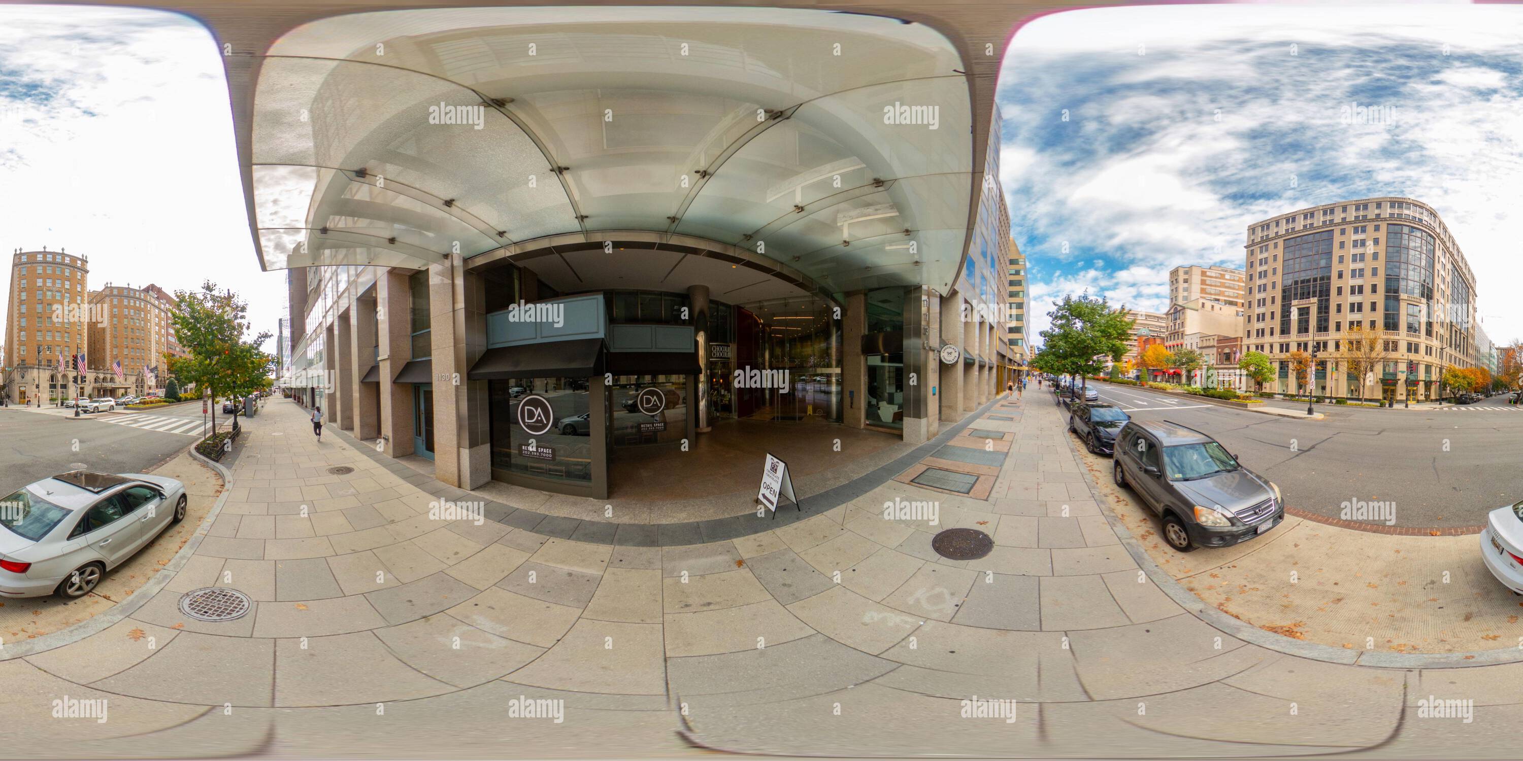 Visualizzazione panoramica a 360 gradi di Washington DC, USA - 28 ottobre 2023: Spazi pubblicitari per negozi disponibili a Washington DC. Foto equirettangolare Panoramic VR a 360 gradi