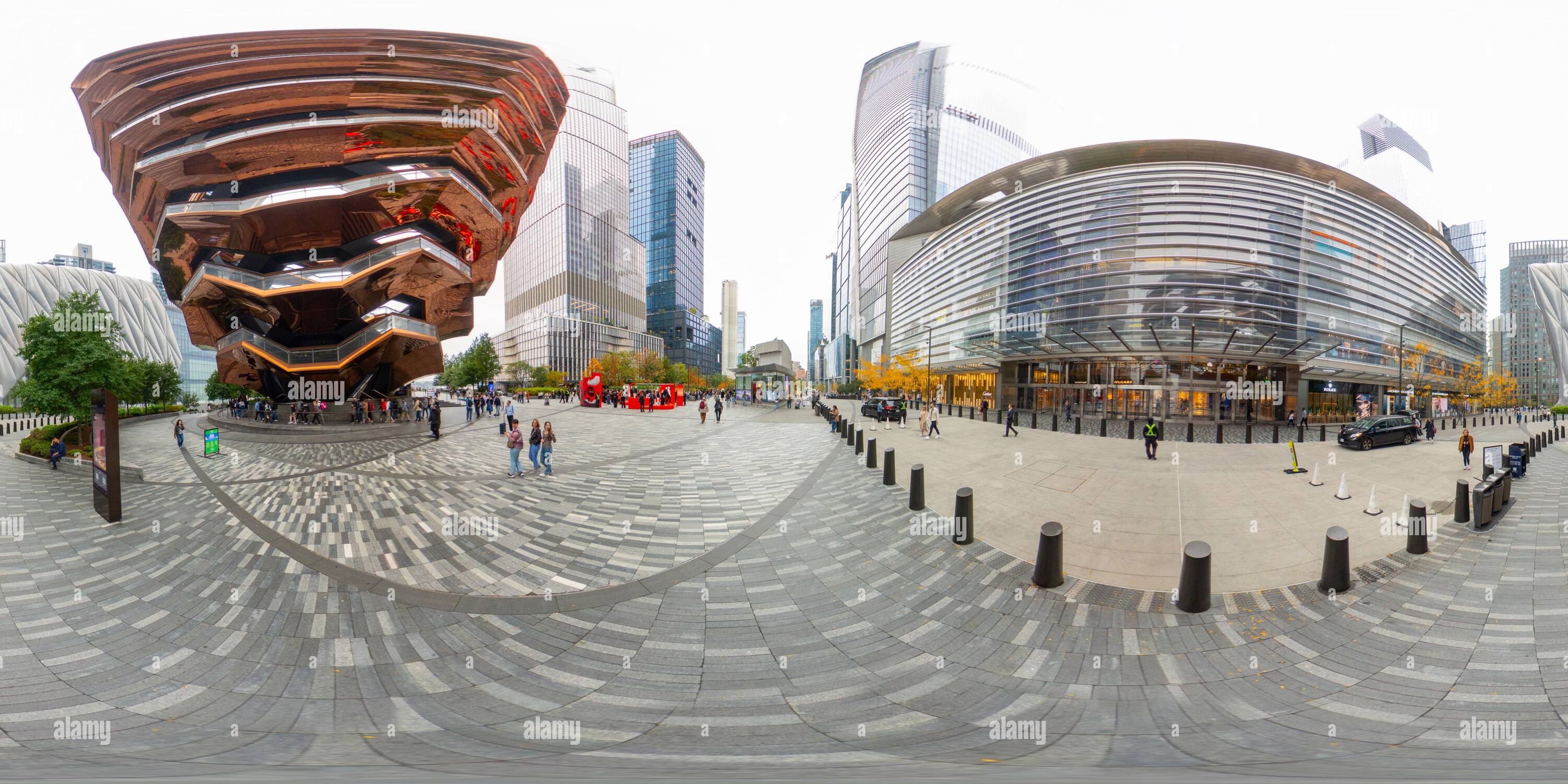 Visualizzazione panoramica a 360 gradi di New York, NY, USA - 27 ottobre 2023: Nave fotografica New York temporaneamente chiusa. Foto equirettangolare VR a 360°
