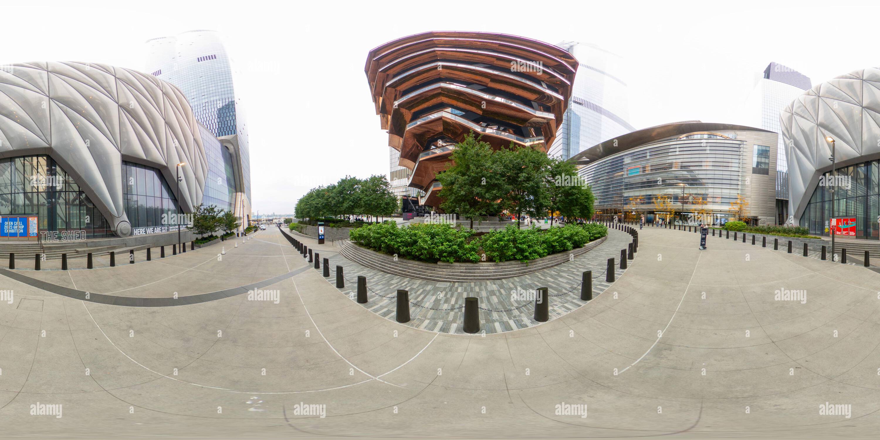 Visualizzazione panoramica a 360 gradi di New York, NY, USA - 27 ottobre 2023: Nave fotografica New York temporaneamente chiusa. Foto equirettangolare VR a 360°