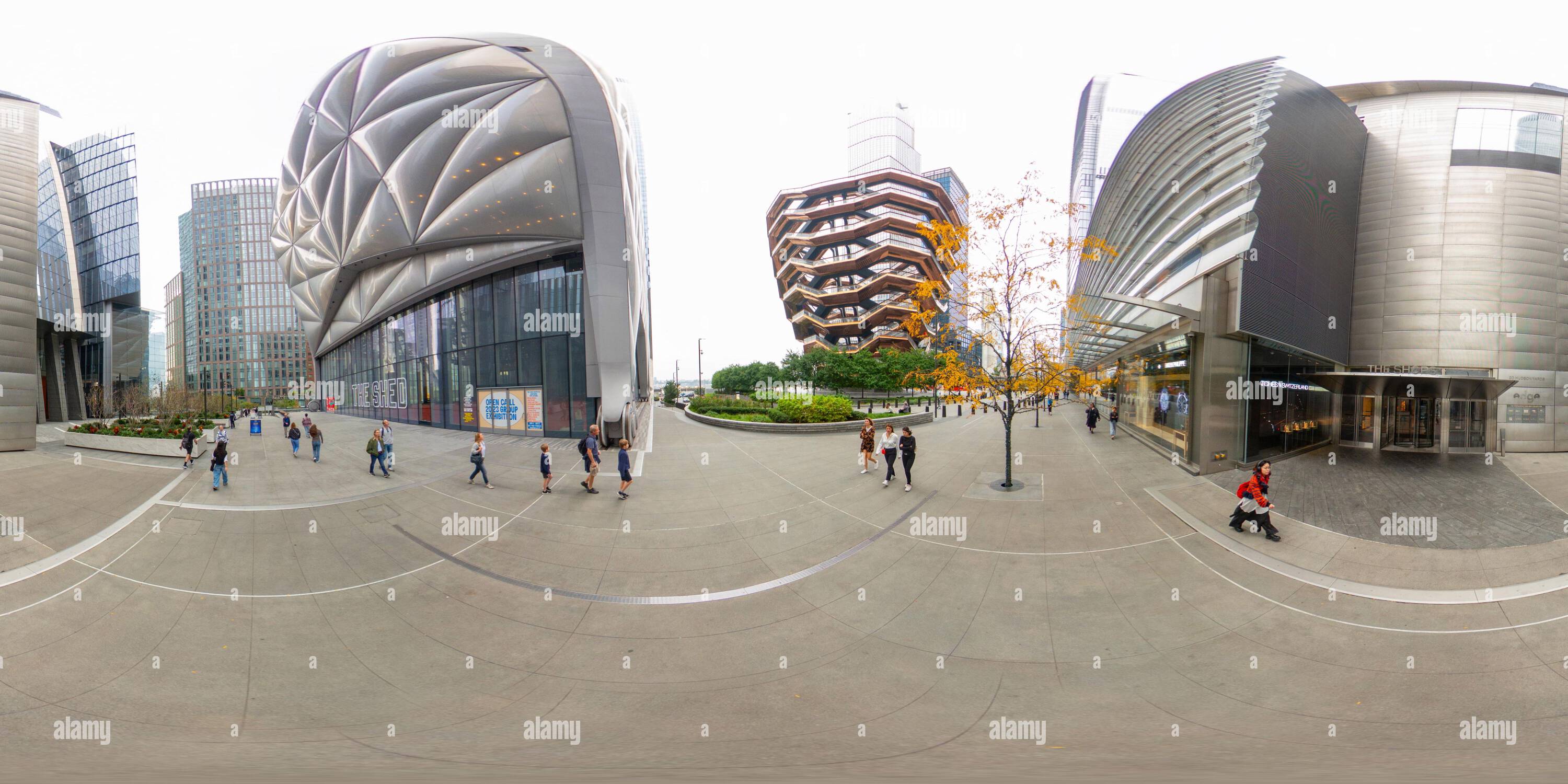 Visualizzazione panoramica a 360 gradi di New York, NY, USA - 27 ottobre 2023: Nave fotografica New York temporaneamente chiusa. Foto equirettangolare VR a 360°