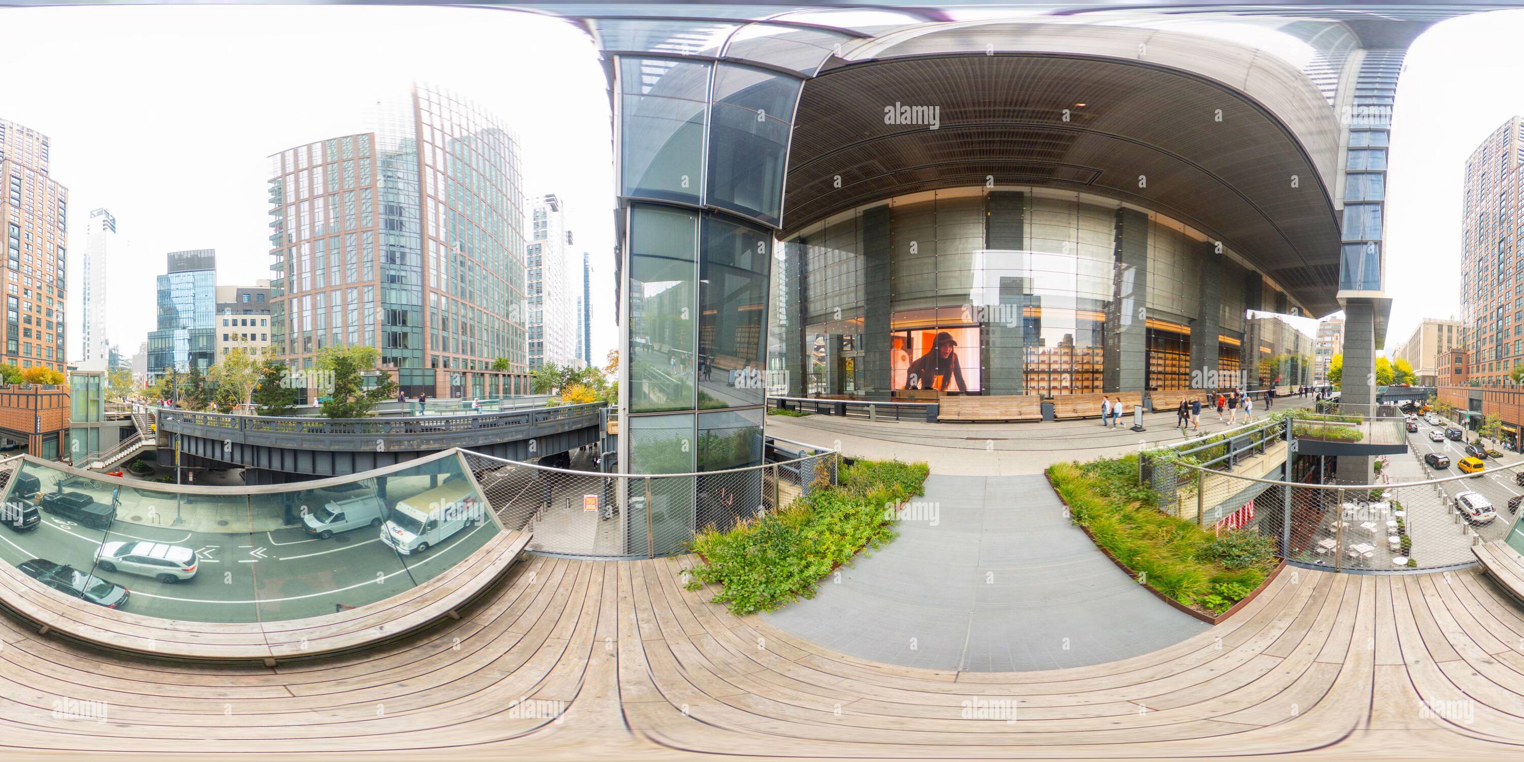 Visualizzazione panoramica a 360 gradi di New York, New York, USA - 27 ottobre 2023: Highline New York un passaggio pedonale pubblico e un giardino a 30 metri sopra la strada. 360 VR equirettangolare p