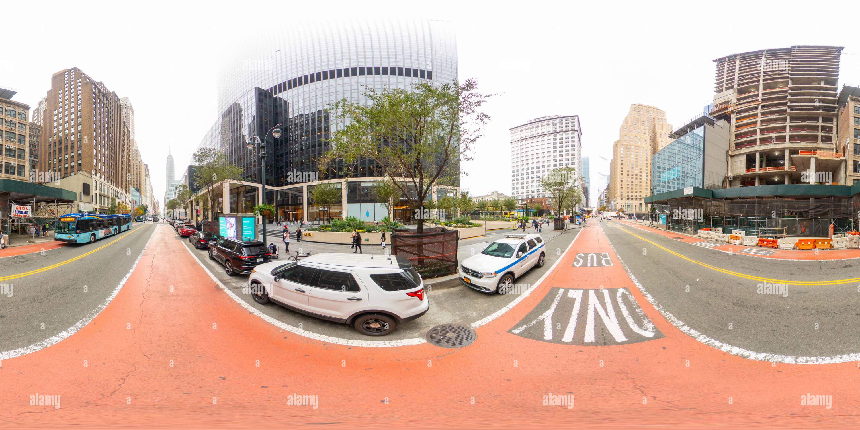 Visualizzazione panoramica a 360 gradi di New York, NY, USA - 27 ottobre 2023: Penn 1 Building New York. Foto equirettangolare Panoramic VR a 360 gradi