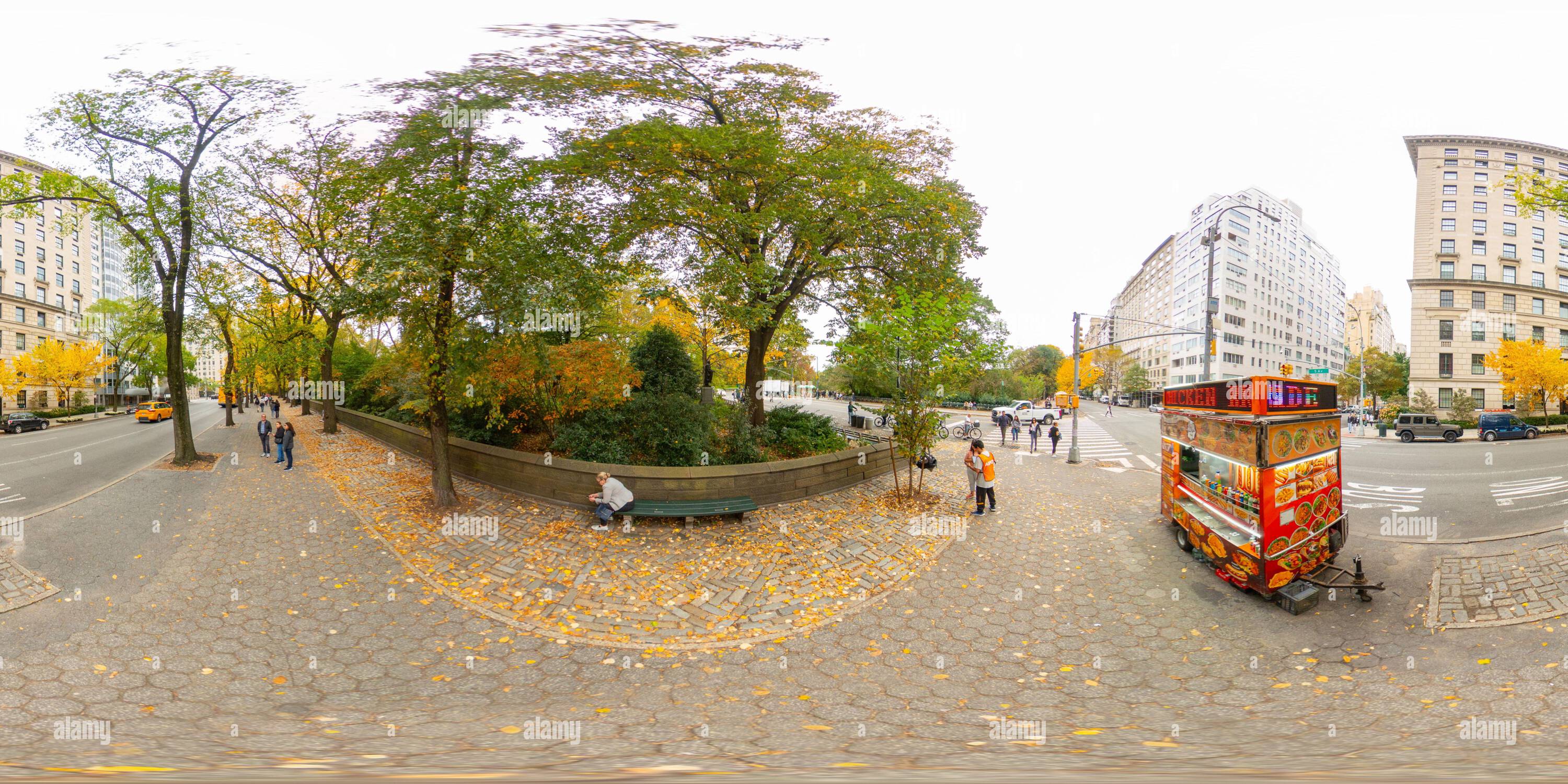 Visualizzazione panoramica a 360 gradi di New York, NY, USA - 27 ottobre 2023: Central Park New York. Foto equirettangolare Panoramic VR a 360 gradi