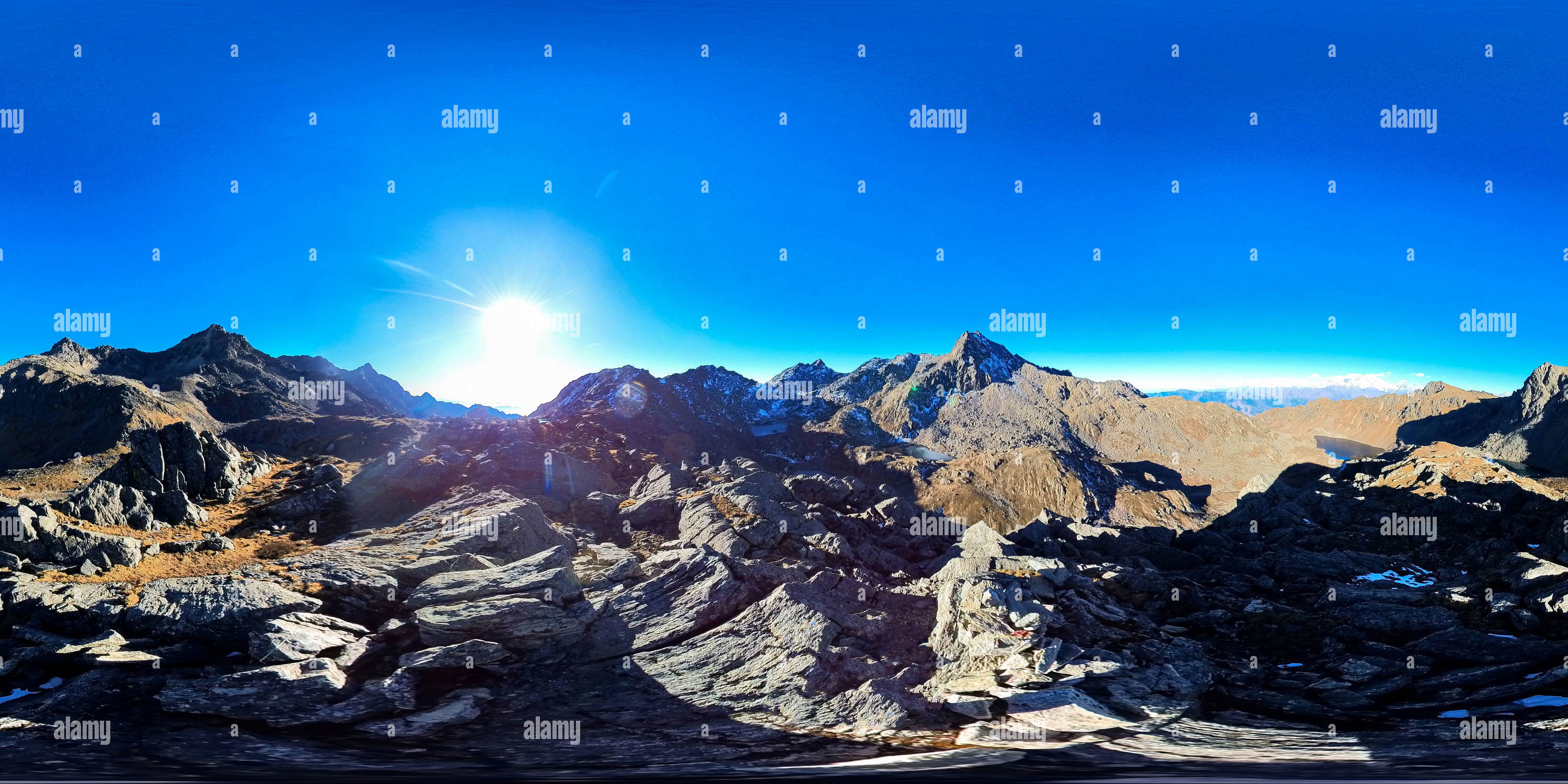 Visualizzazione panoramica a 360 gradi di Six Lakes View Point a Gosaikunda, Nepal