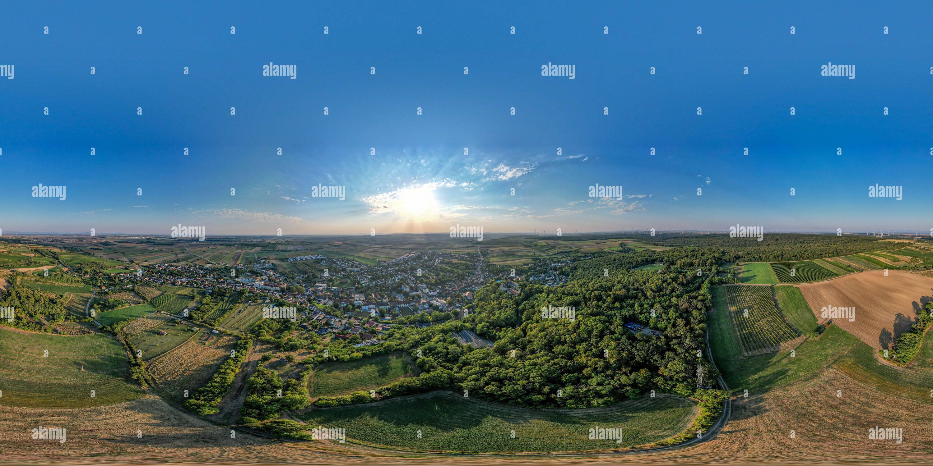 Visualizzazione panoramica a 360 gradi di Schloss Matzen-Raggendorf Bezirk Gänserndorf 360 Grad Luftbild