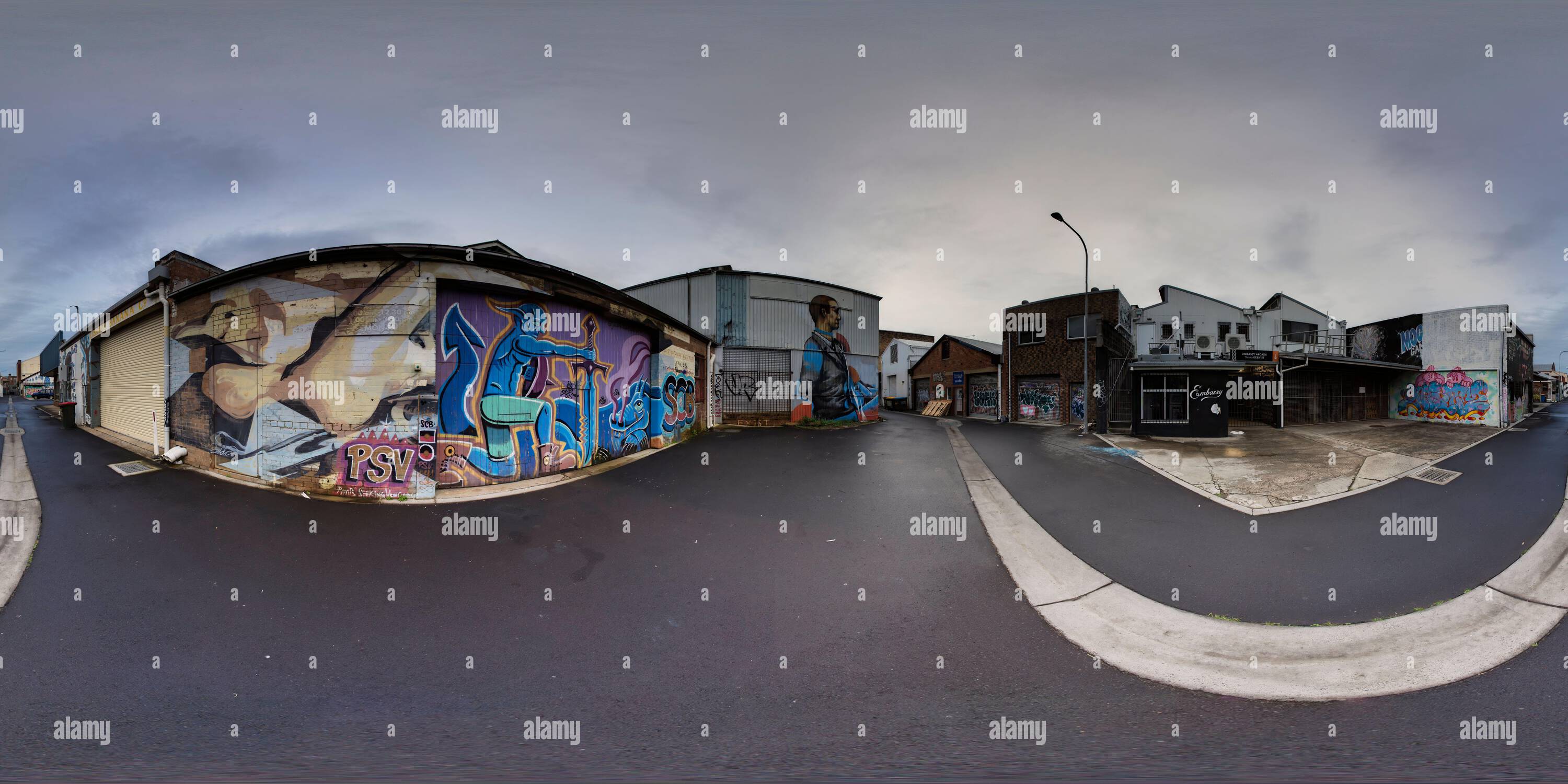 Visualizzazione panoramica a 360 gradi di Panorama a 360° della cultura della Street art sotterranea della Back Alley Gallery a Eggins Lane CBD di Lismore Northern Rivers New South Wales Australia