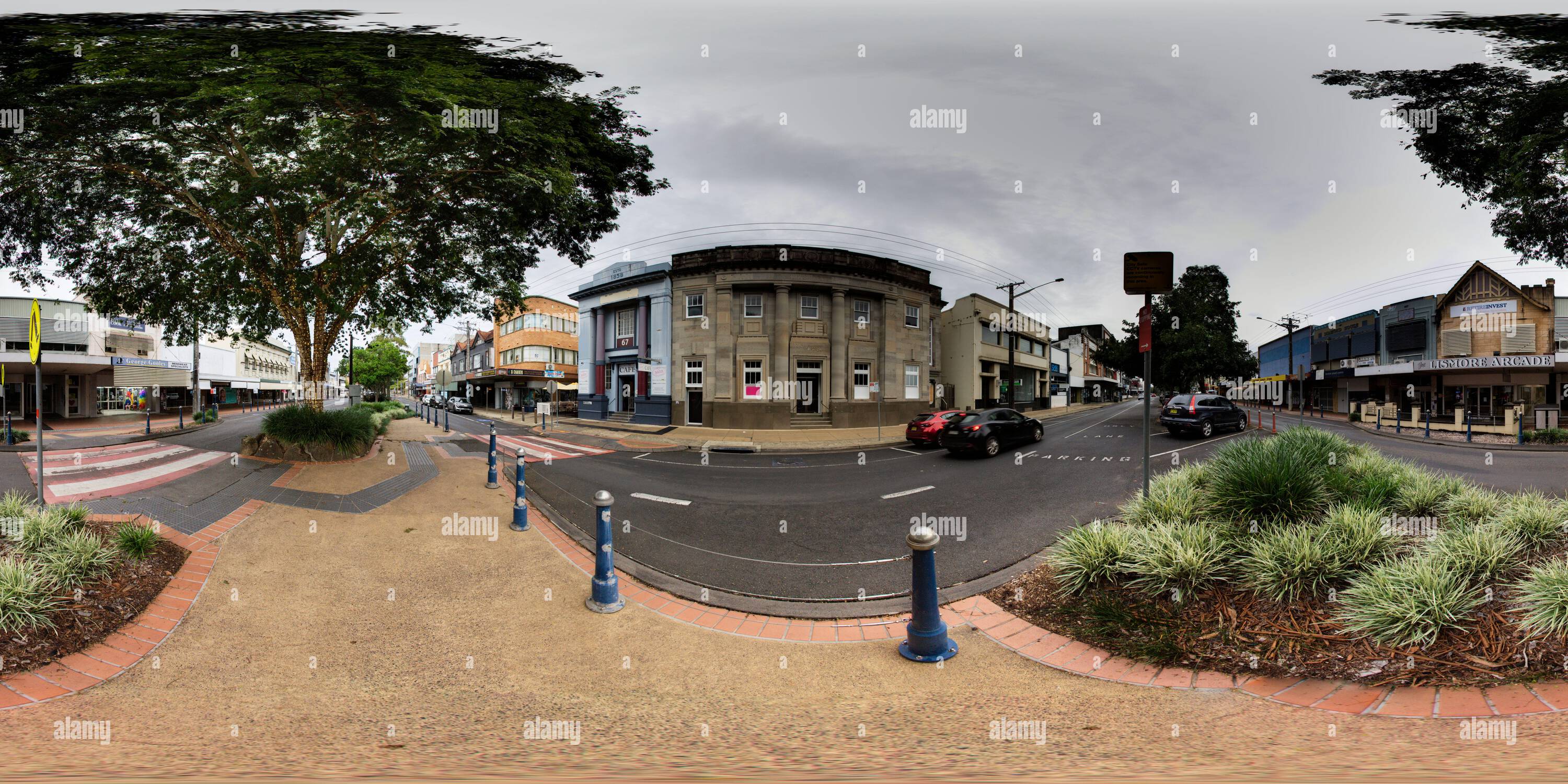Visualizzazione panoramica a 360 gradi di Panorama a 360° del Bank Cafe e dell'ex edificio della Commercial Bank (1935) Molesworth Street Lismore Northern Rivers New South Wales Australia